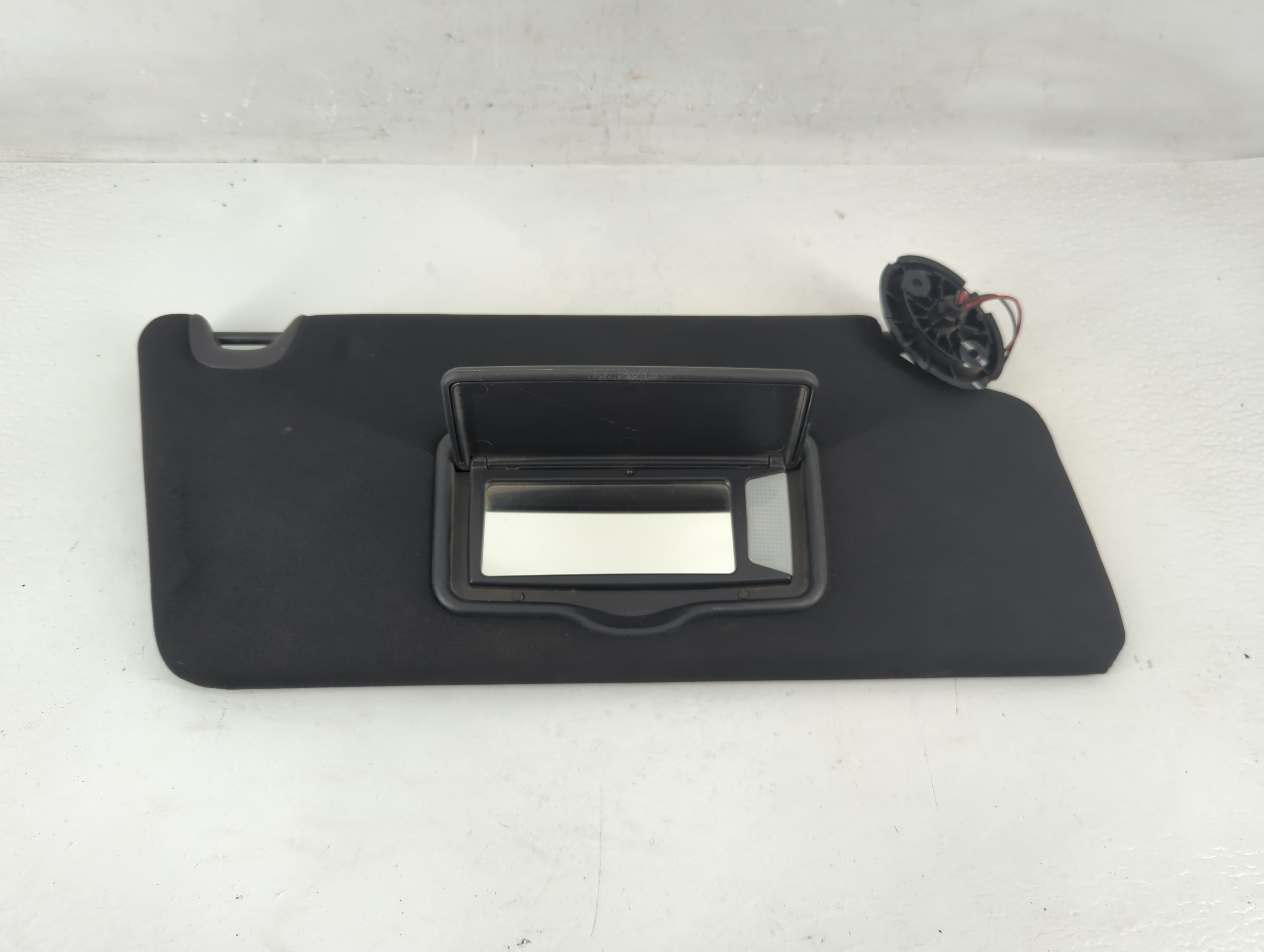 2017 Ford Explorer Passenger Sun Visor Mirror Right Sunvisor Black 1194388 - Oemusedautoparts1.com