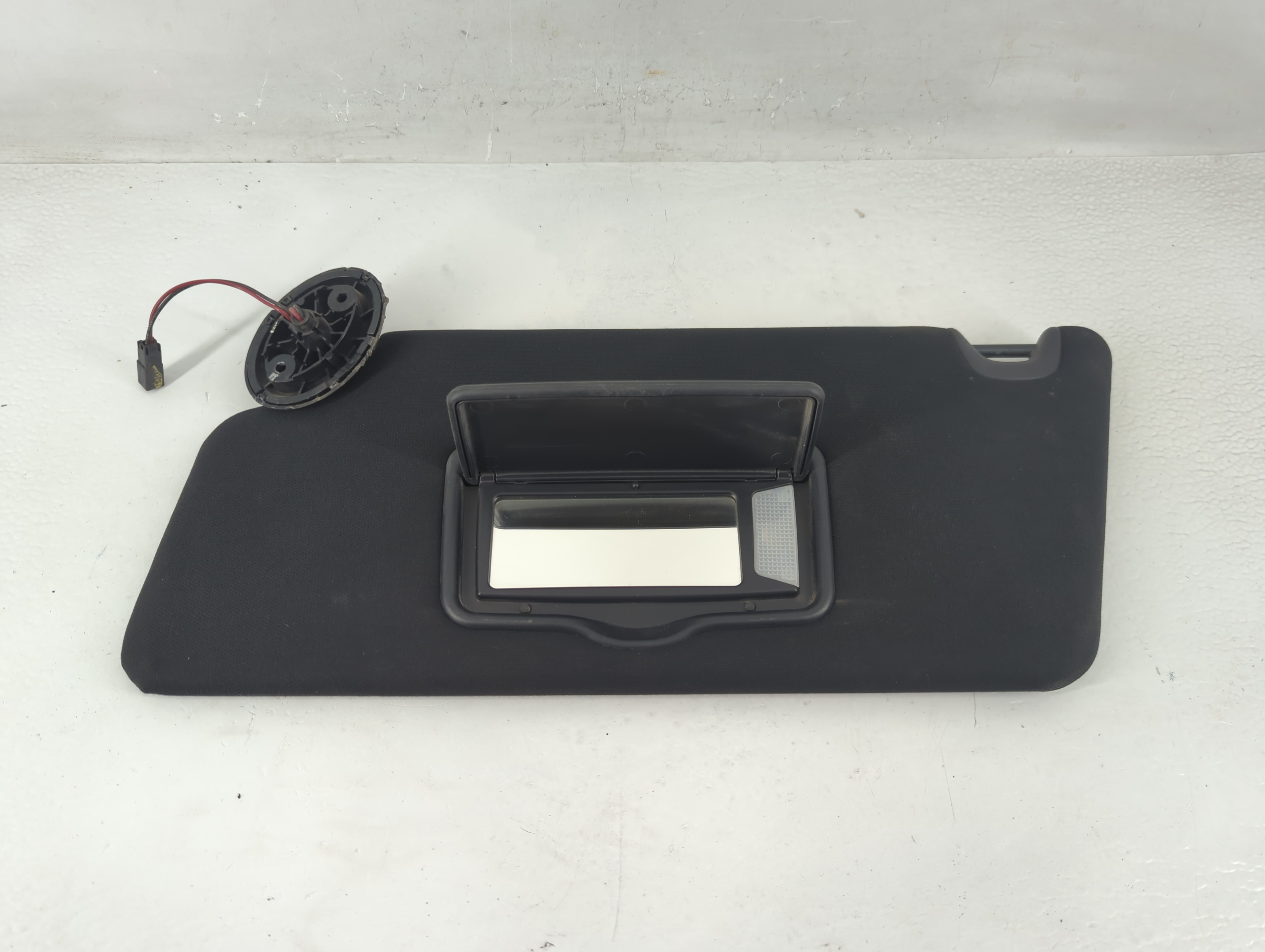 2017 Ford Explorer Driver Sun Visor Mirror Left Sunvisor Black 1194389 - Oemusedautoparts1.com