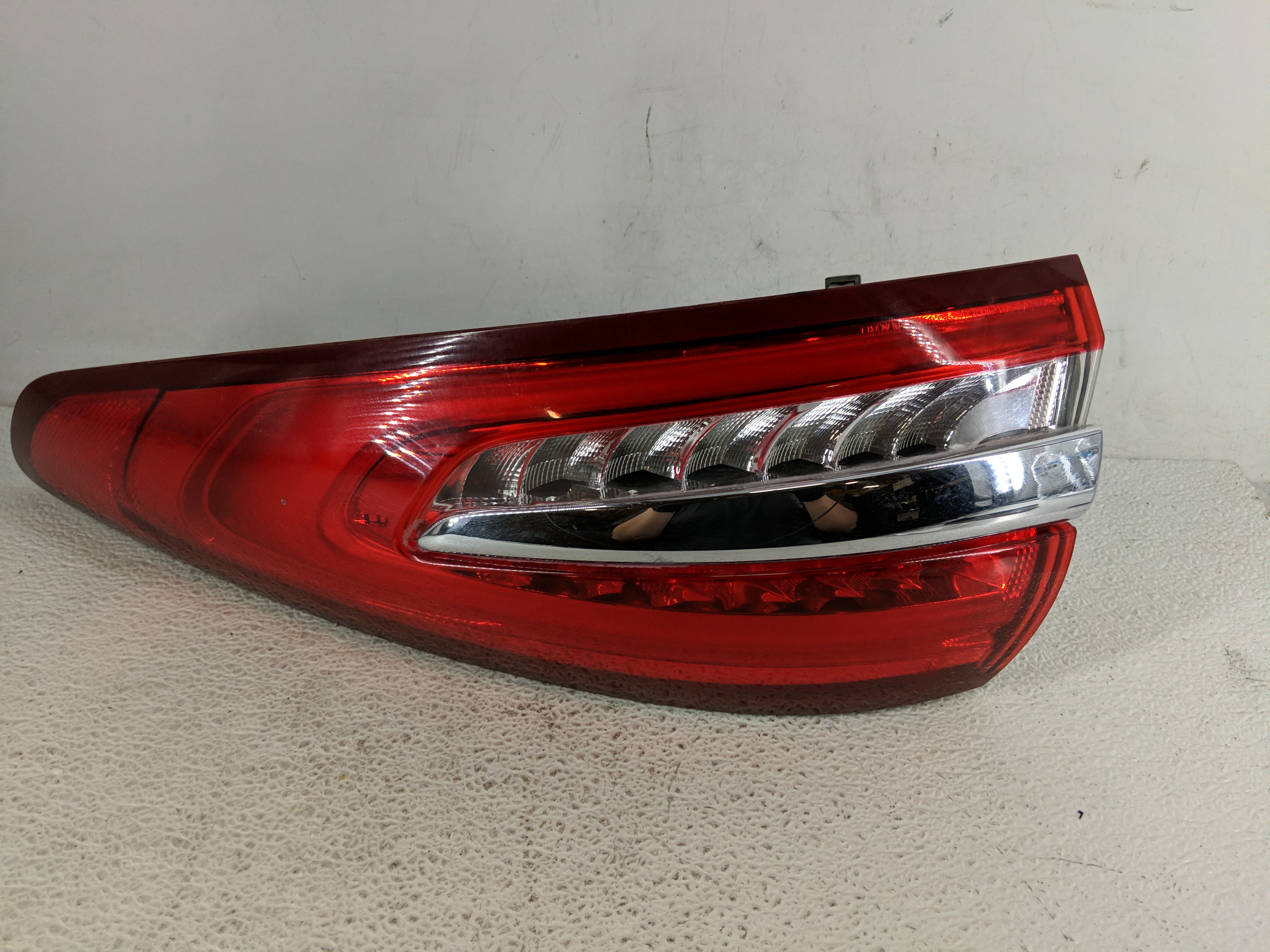 2017-2020 Ford Fusion Passenger Right Side Tail Light Taillight Oem 1194440 - Oemusedautoparts1.com
