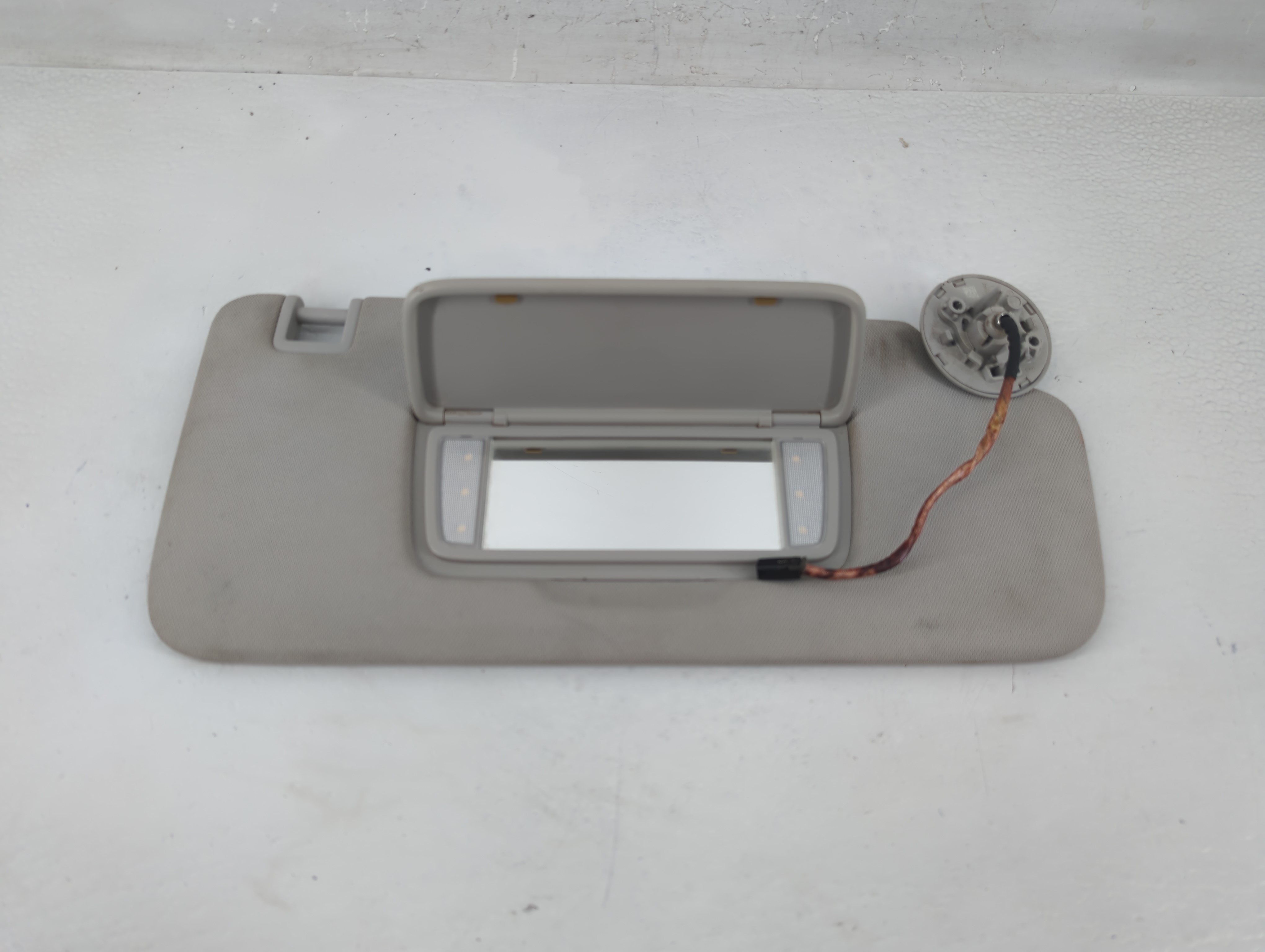 2018-2022 Chevrolet Traverse Passenger Sun Visor Mirror Right Sunvisor 1194449 - Oemusedautoparts1.com