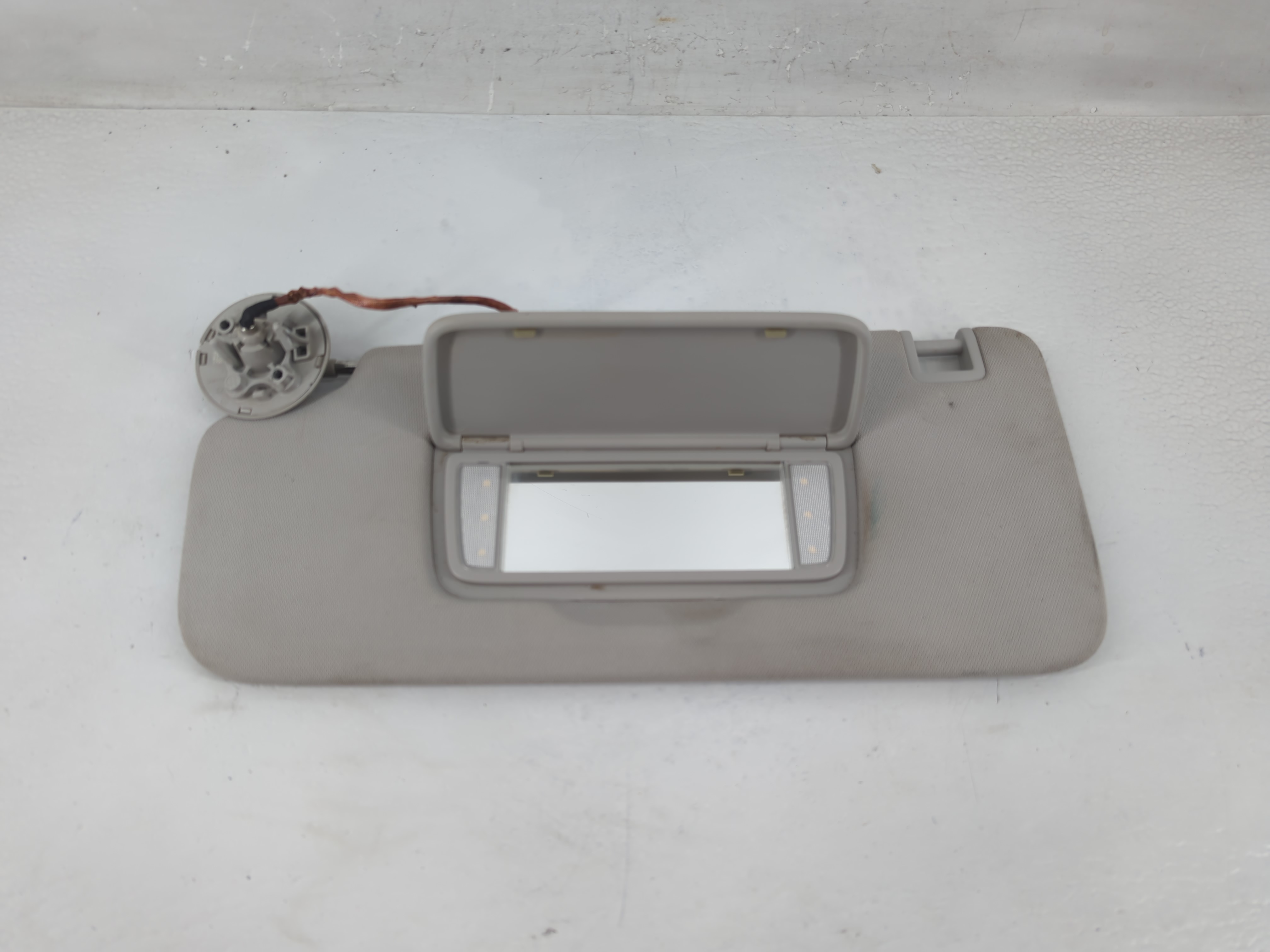 2018-2022 Chevrolet Traverse Driver Sun Visor Mirror Left Sunvisor Grey 1194450 - Oemusedautoparts1.com