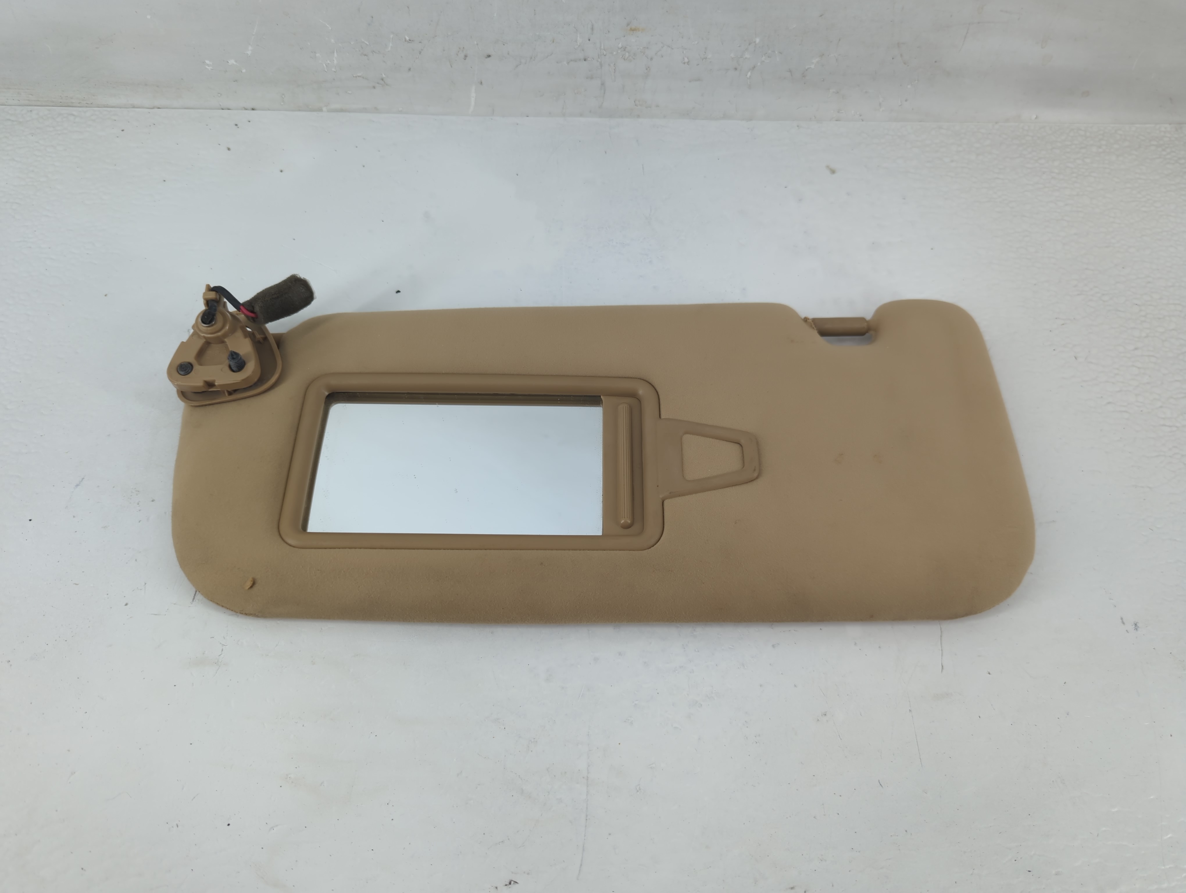 2012-2017 Hyundai Azera Driver Sun Visor Mirror Left Sunvisor Beige 1194452 - Oemusedautoparts1.com