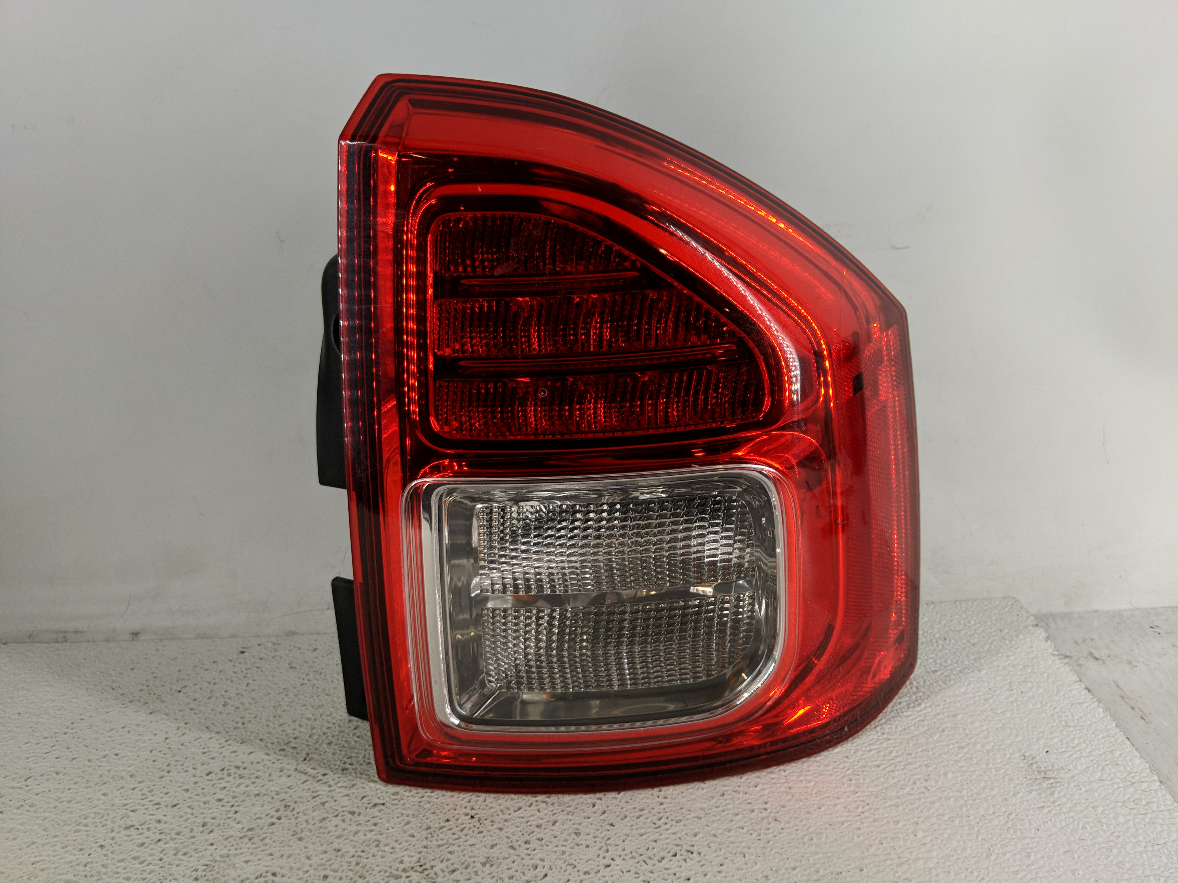 2002-2004 Kia Spectra Driver Left Side Tail Light Taillight Oem 1194465 - Oemusedautoparts1.com