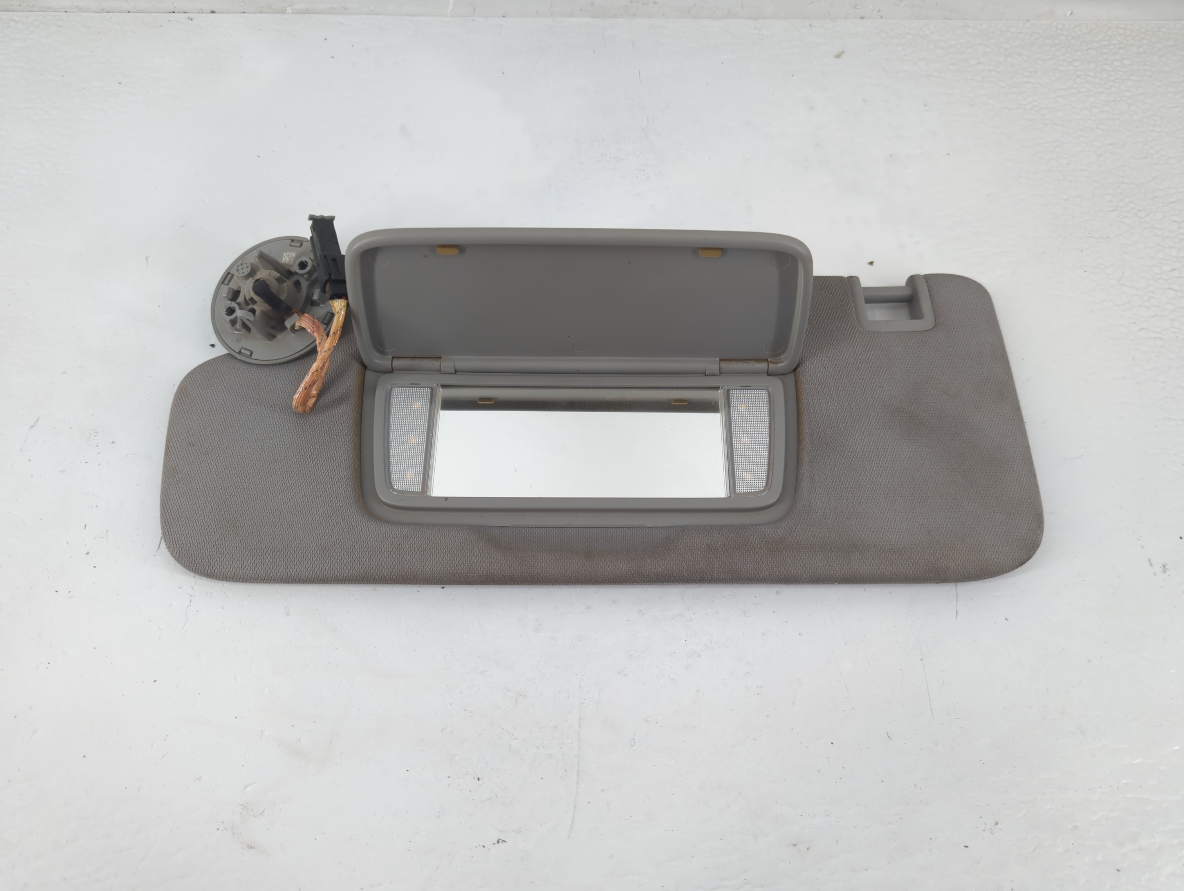 Picture of 2018-2019 Chevrolet Equinox Driver Sun Visor Mirror Left Sunvisor Gray 1194473