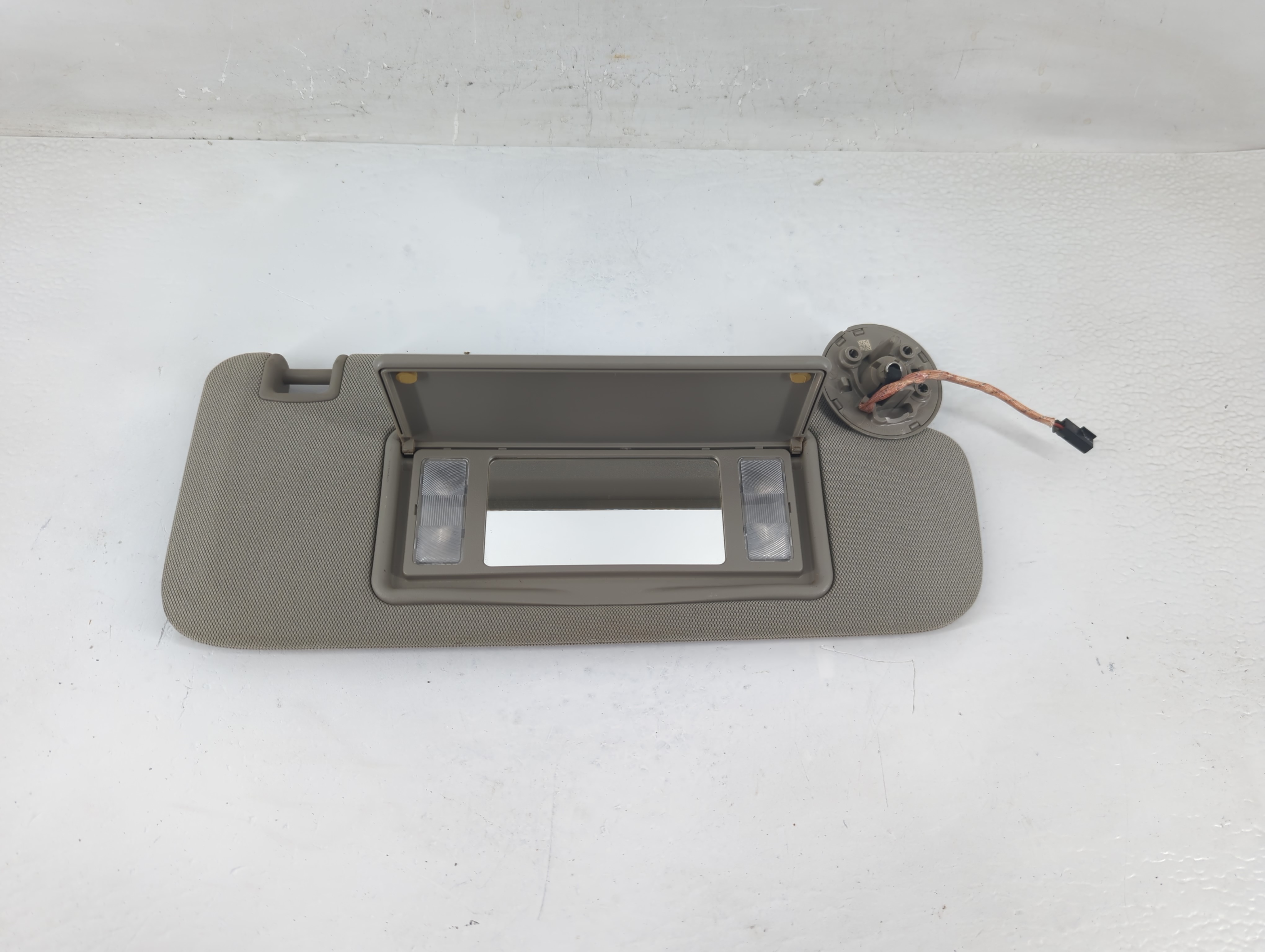 2014-2019 Cadillac Cts Passenger Sun Visor Mirror Right Sunvisor Grey 1194476 - Oemusedautoparts1.com