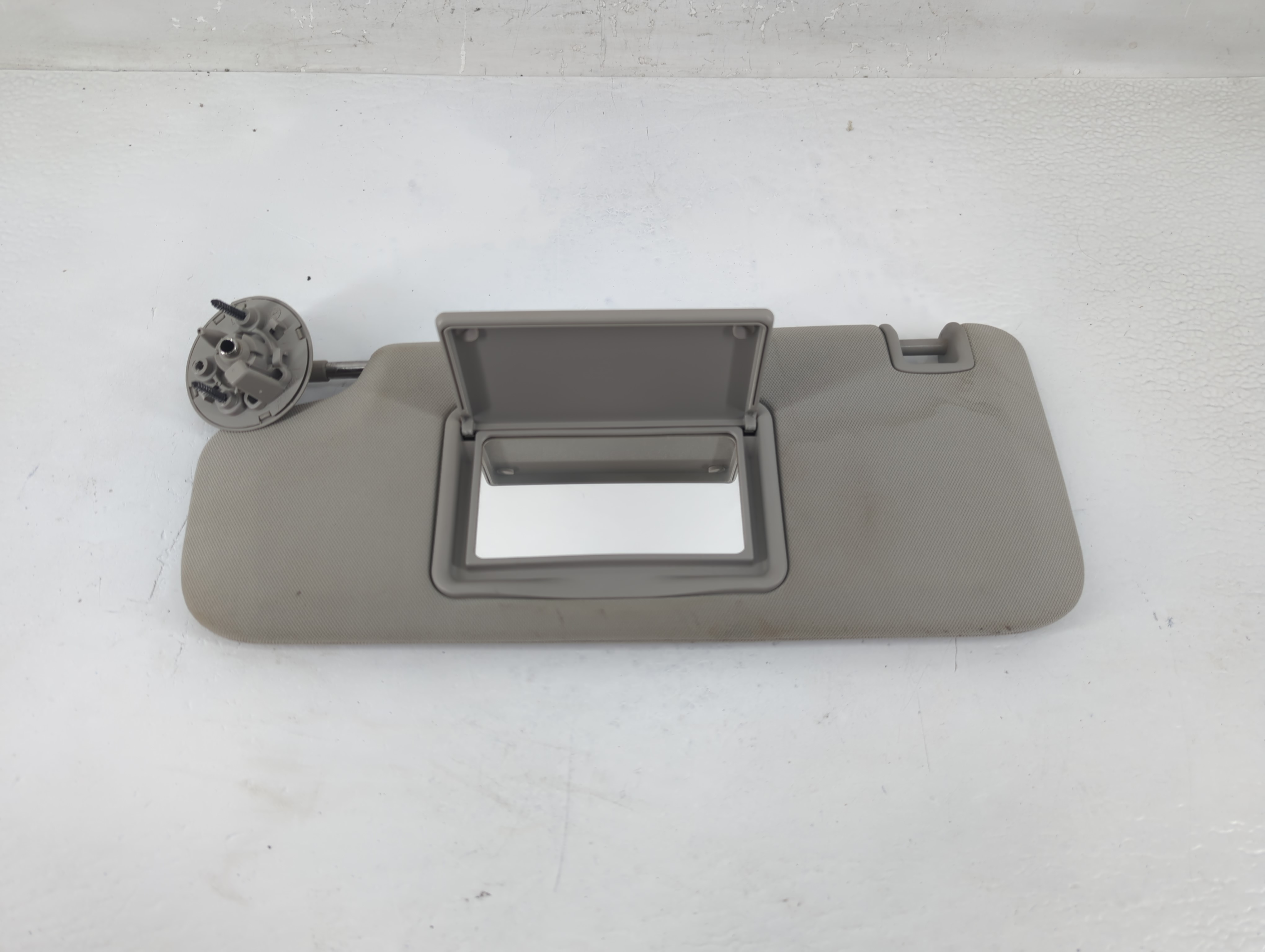 2004-2012 Chevrolet Malibu Driver Sun Visor Mirror Left Sunvisor Grey 1194500 - Oemusedautoparts1.com