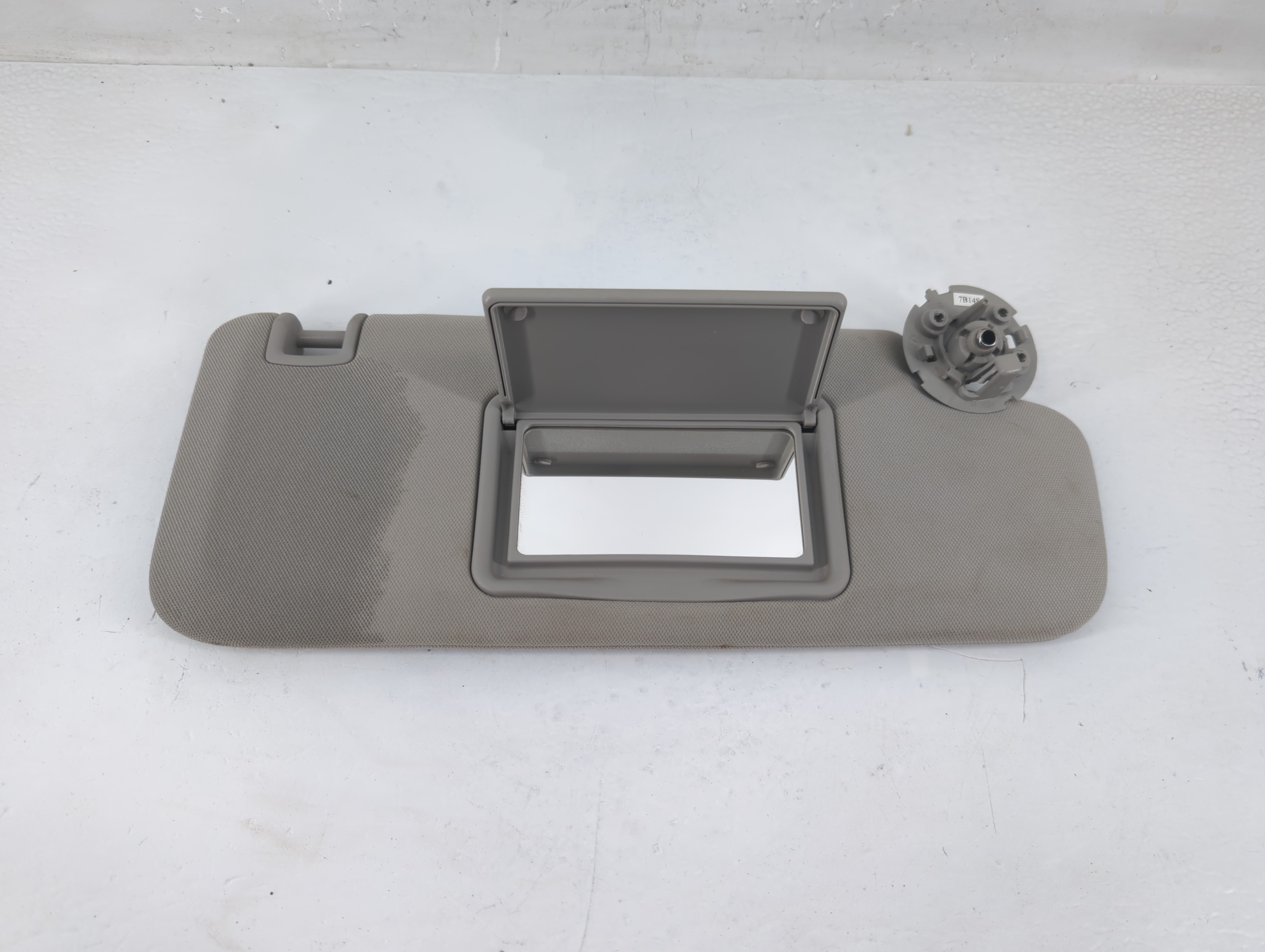 2004-2012 Chevrolet Malibu Passenger Sun Visor Mirror Right Sunvisor 1194501 - Oemusedautoparts1.com