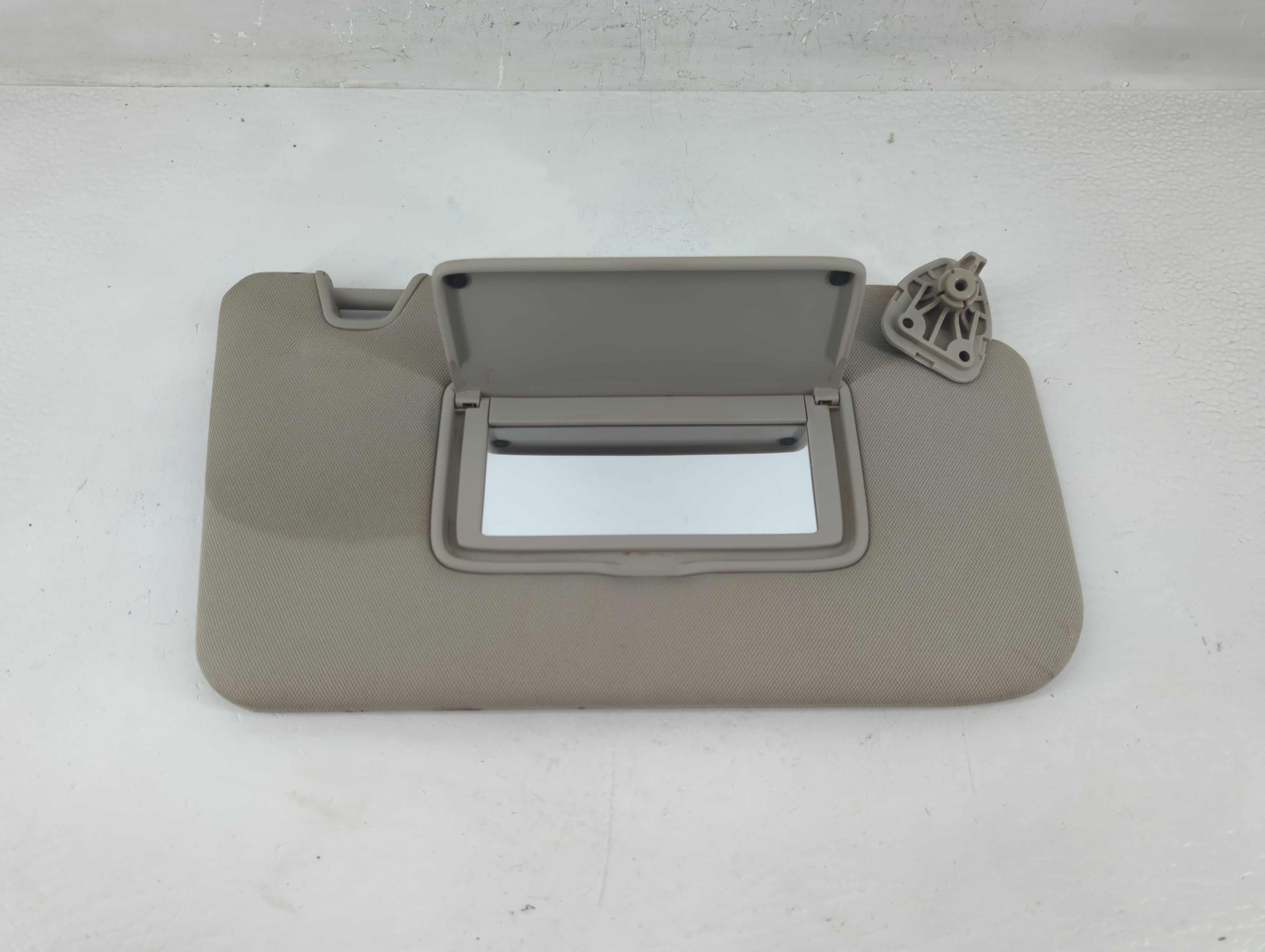 2014 Chevrolet Silverado 1500 Passenger Sun Visor Mirror Right Sunvisor 1194503 - Oemusedautoparts1.com