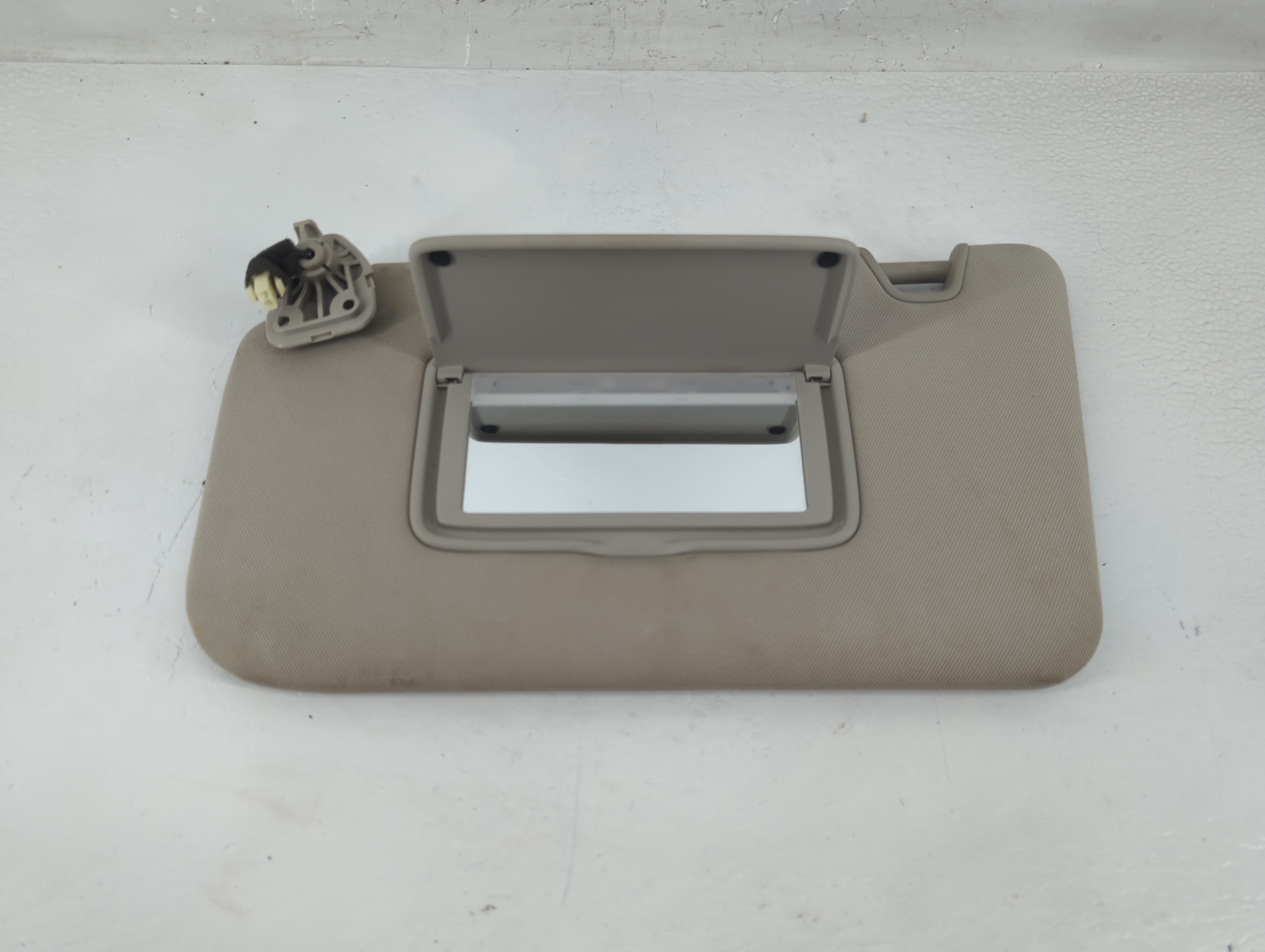 2014-2017 Nissan Rogue Driver Sun Visor Mirror Left Sunvisor Grey 1194504 - Oemusedautoparts1.com