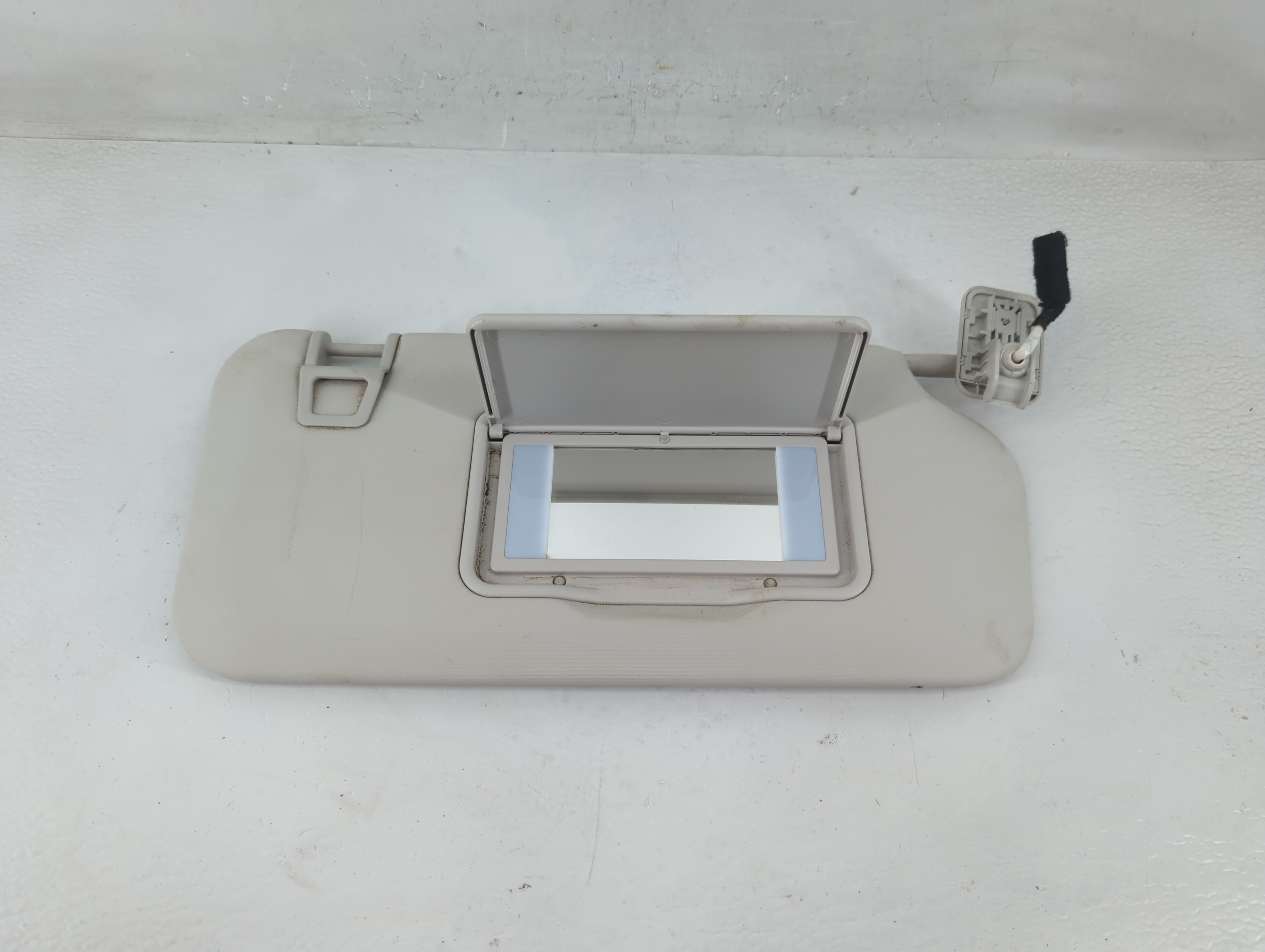 2021-2022 Ford Escape Passenger Sun Visor Mirror Right Sunvisor 1194532 - Oemusedautoparts1.com