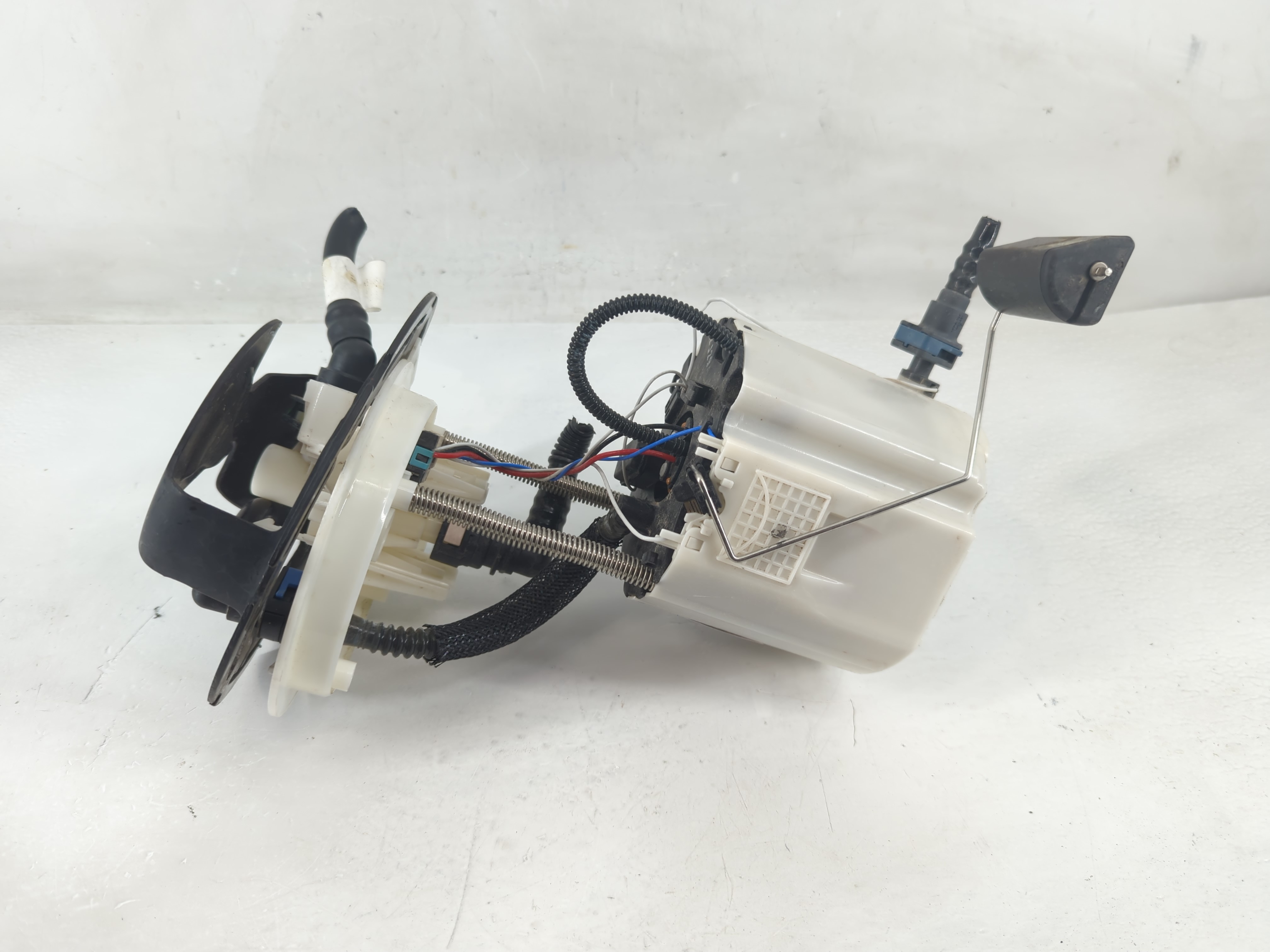 2013-2014 Cadillac Ats Electrical Gas Fuel Pump Assembly 1194563 - Oemusedautoparts1.com