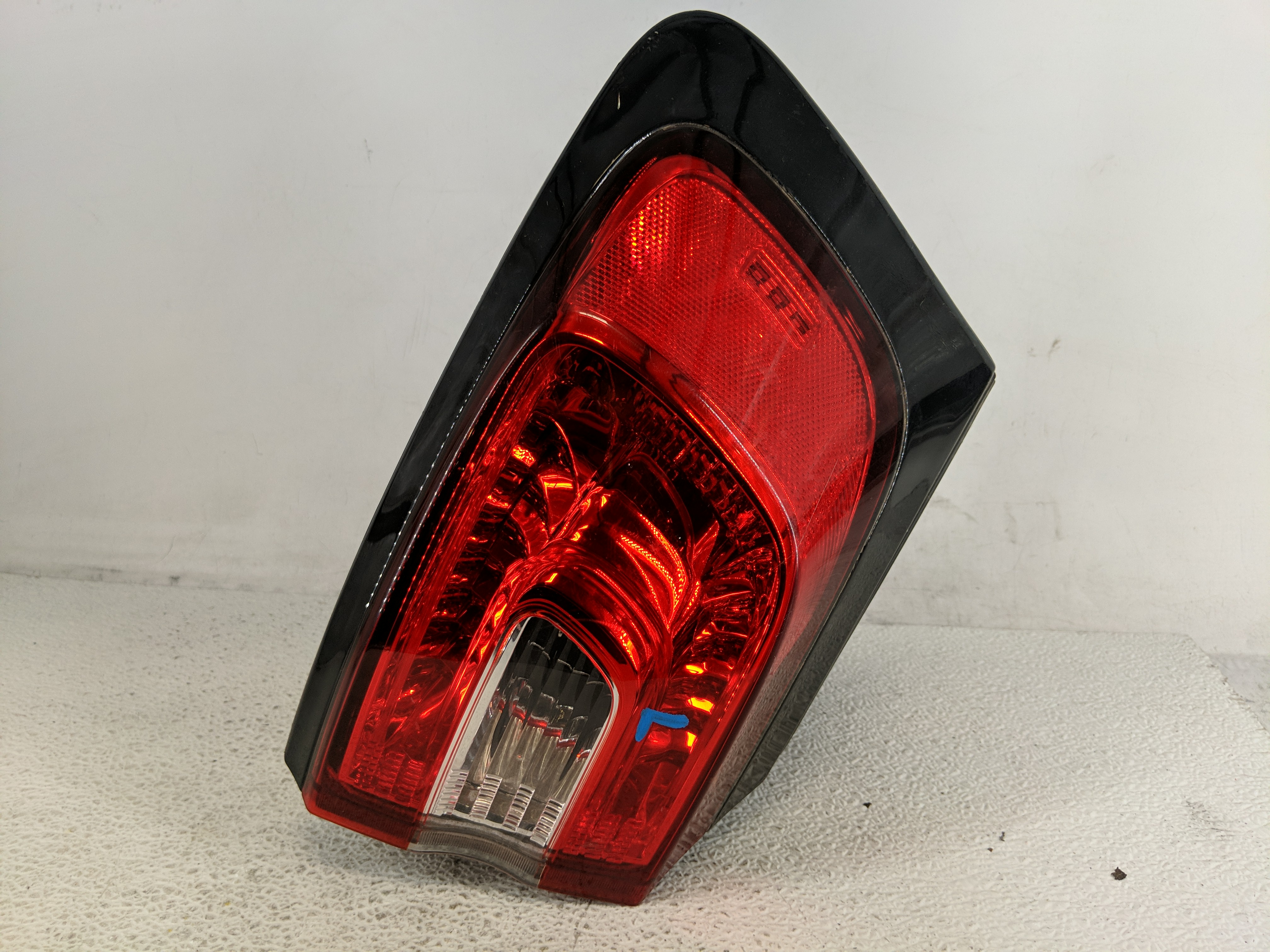 2014-2018 Jeep Cherokee Driver Left Side Tail Light Taillight Oem 1194575 - Oemusedautoparts1.com