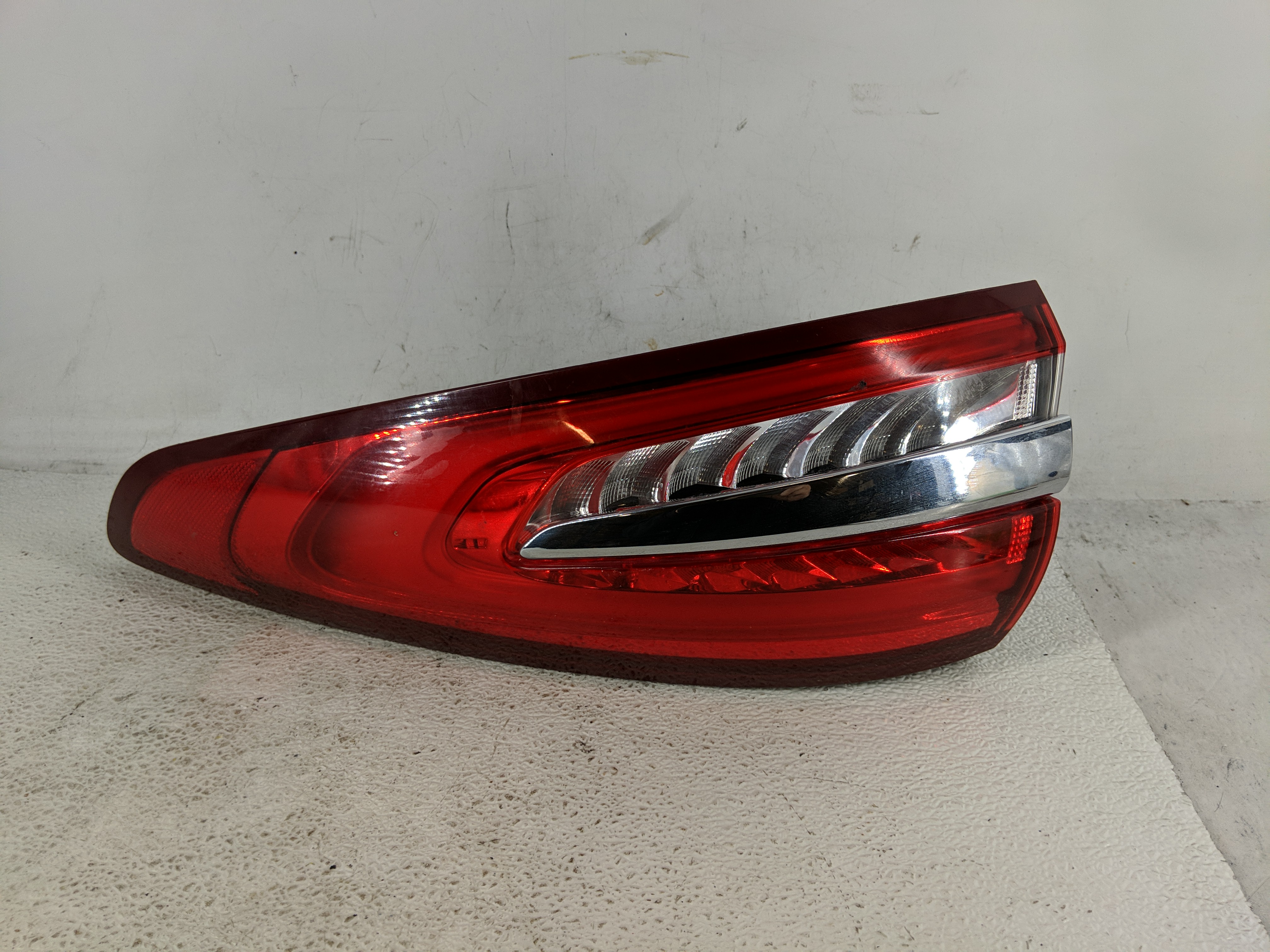 2017-2020 Ford Fusion Passenger Right Side Tail Light Taillight Oem 1194612 - Oemusedautoparts1.com