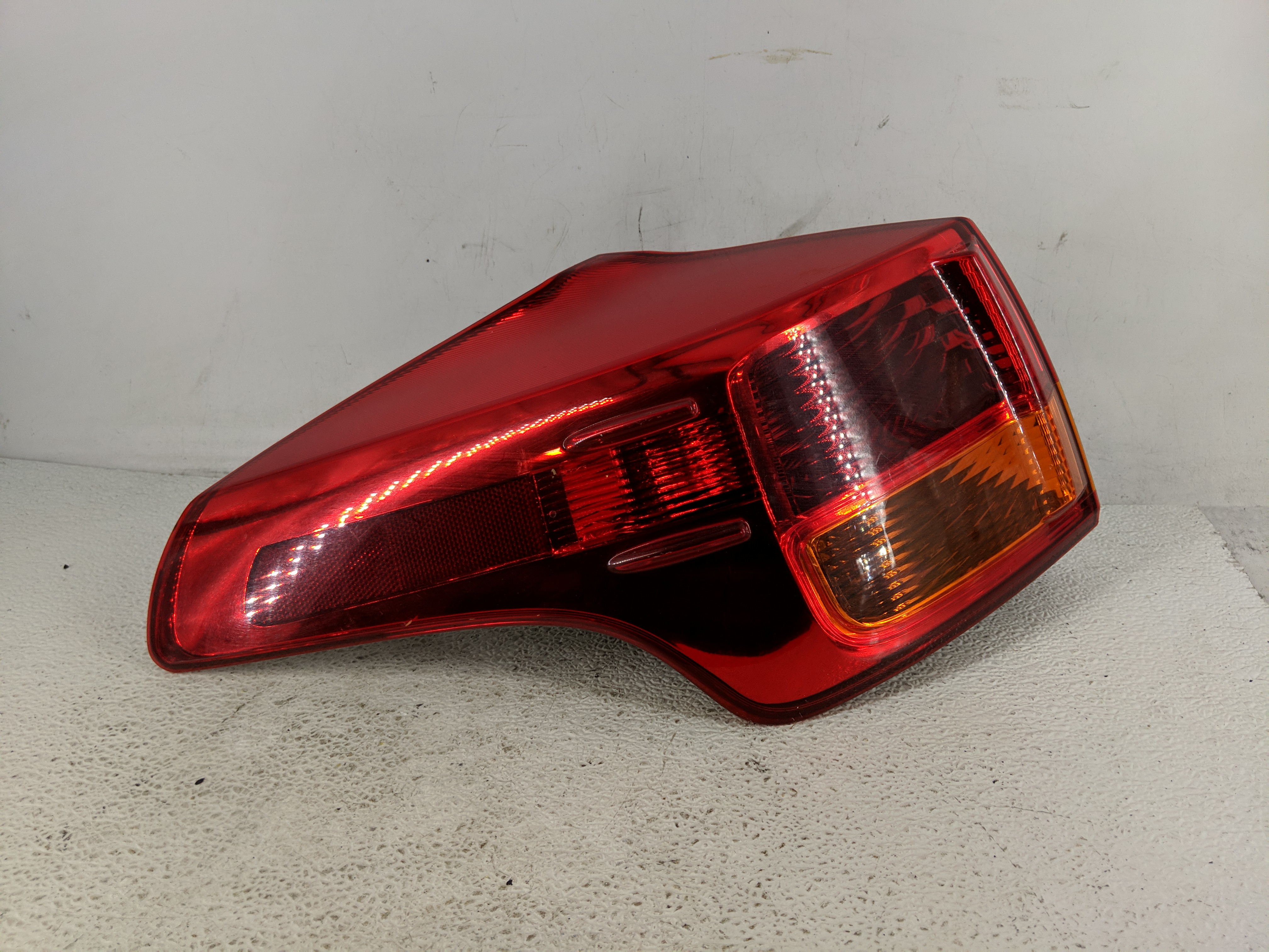 2013-2015 Toyota Rav4 Driver Left Side Tail Light Taillight Oem 1194616 - Oemusedautoparts1.com