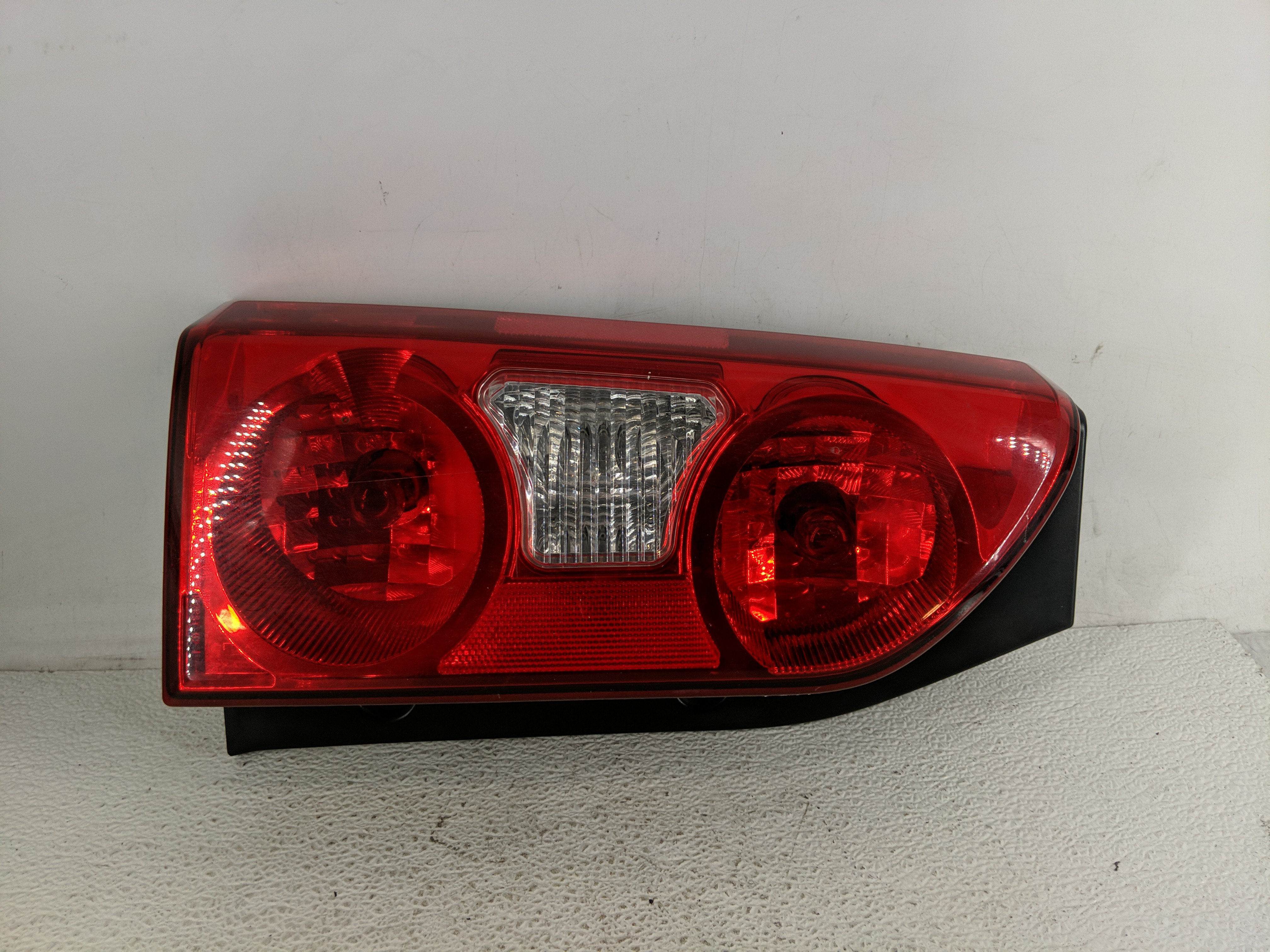 2005-2015 Nissan Xterra Driver Left Side Tail Light Taillight Oem 1194625 - Oemusedautoparts1.com