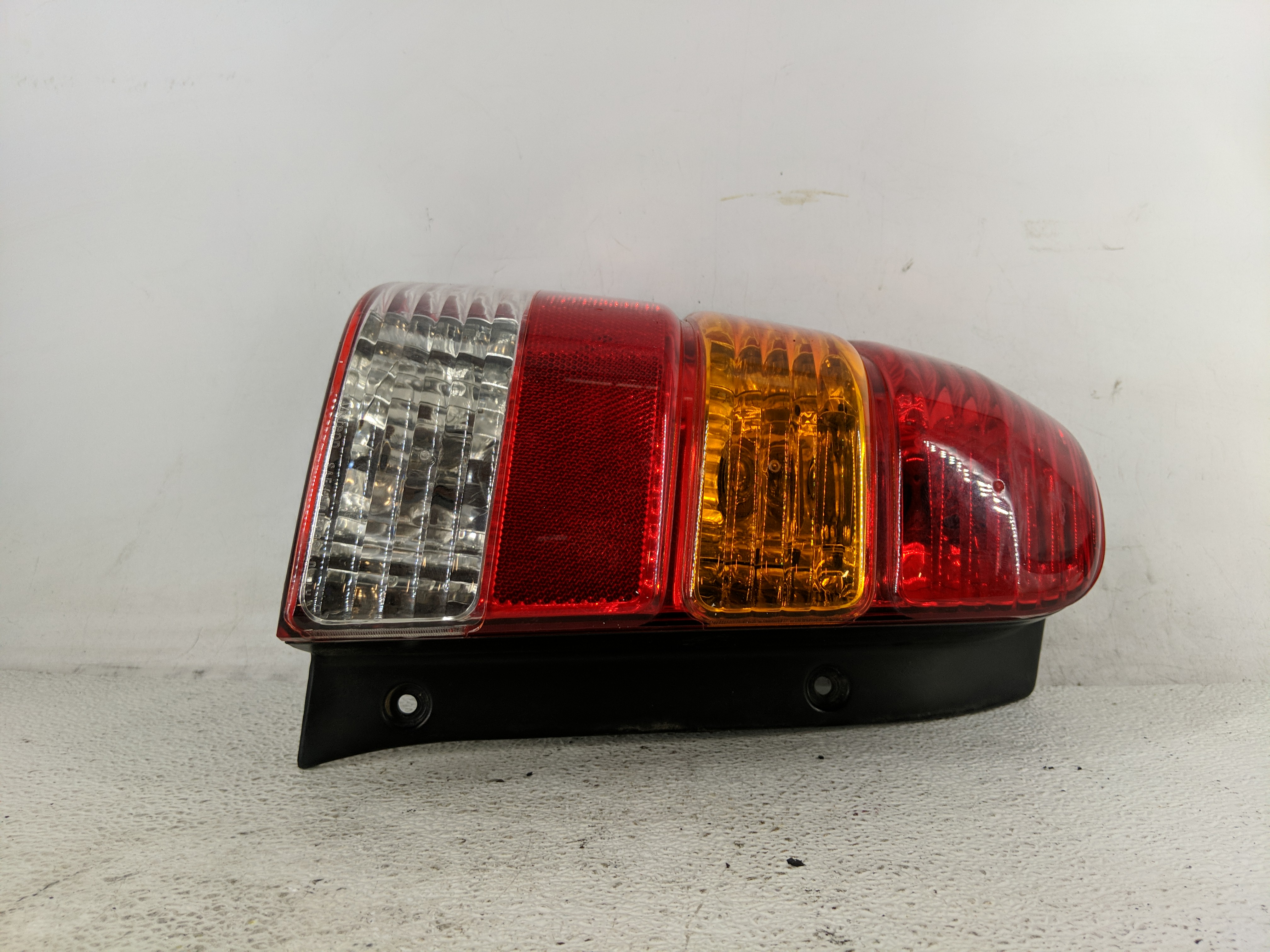 Picture of 2001-2007 Ford Escape Driver Left Side Tail Light Taillight Oem 1194643