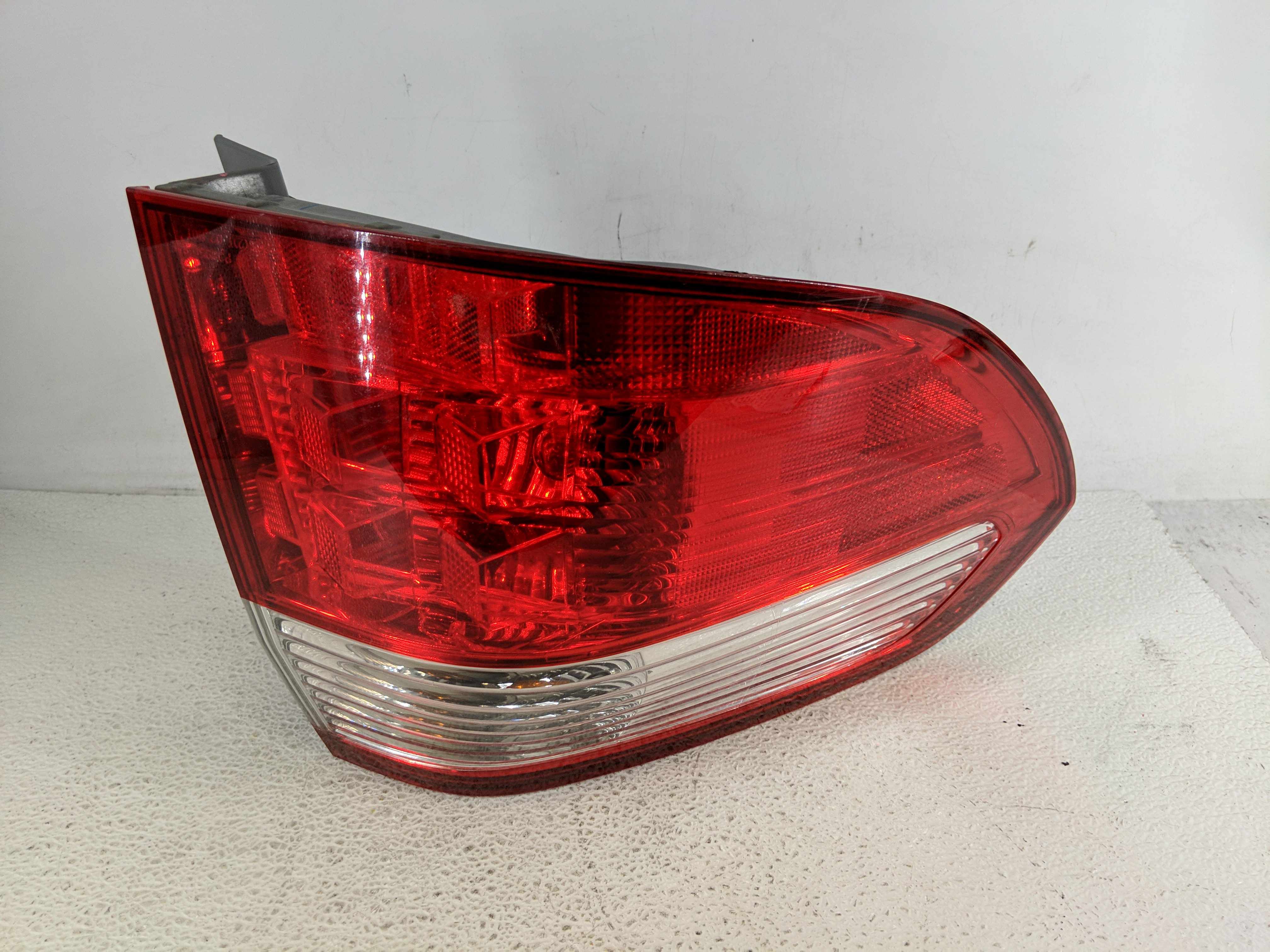 Picture of 2005-2006 Honda Odyssey Driver Left Side Tail Light Taillight Oem 1194654