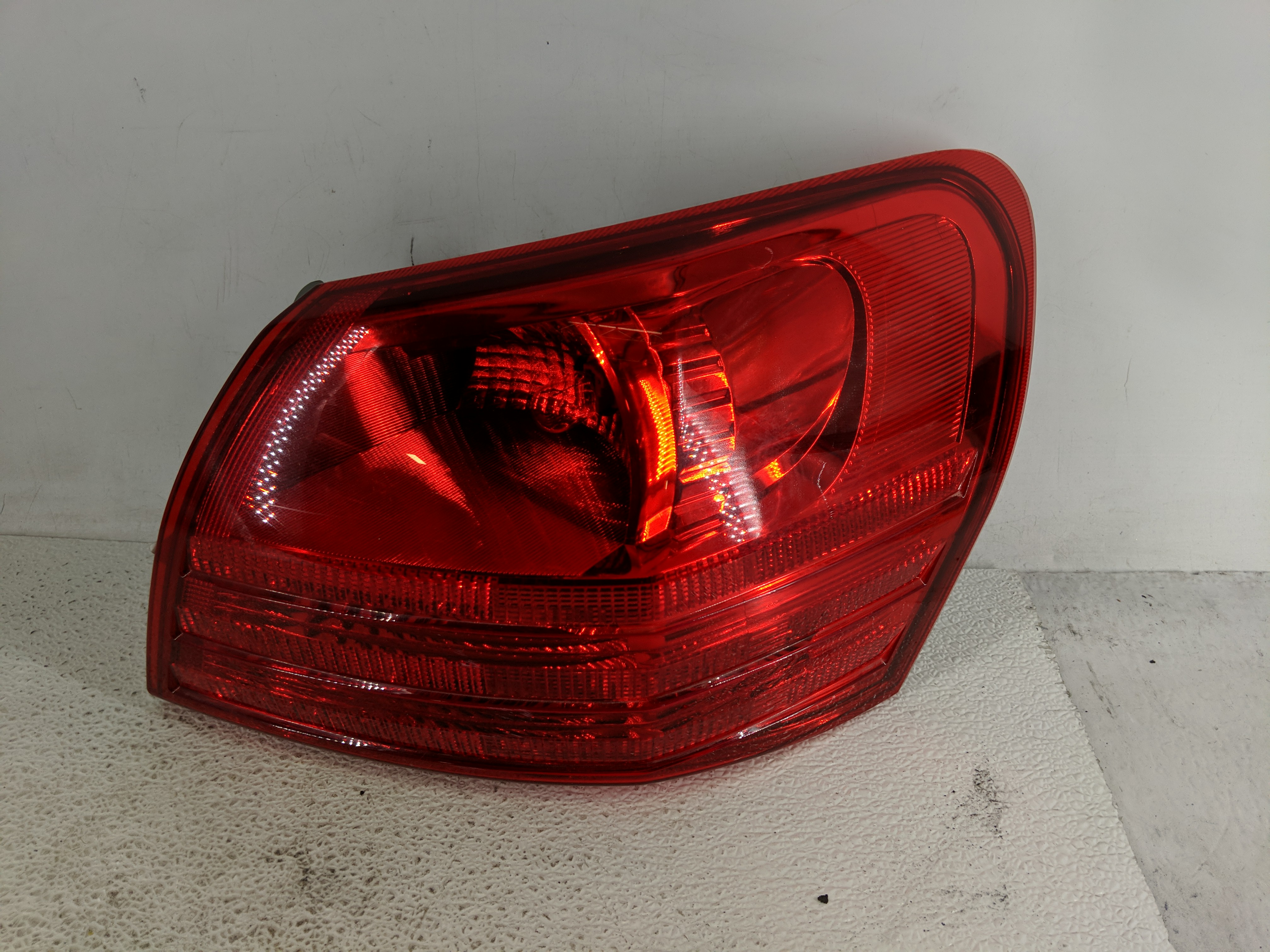 Picture of 2008-2015 Nissan Rogue Passenger Right Side Tail Light Taillight Oem 1194664