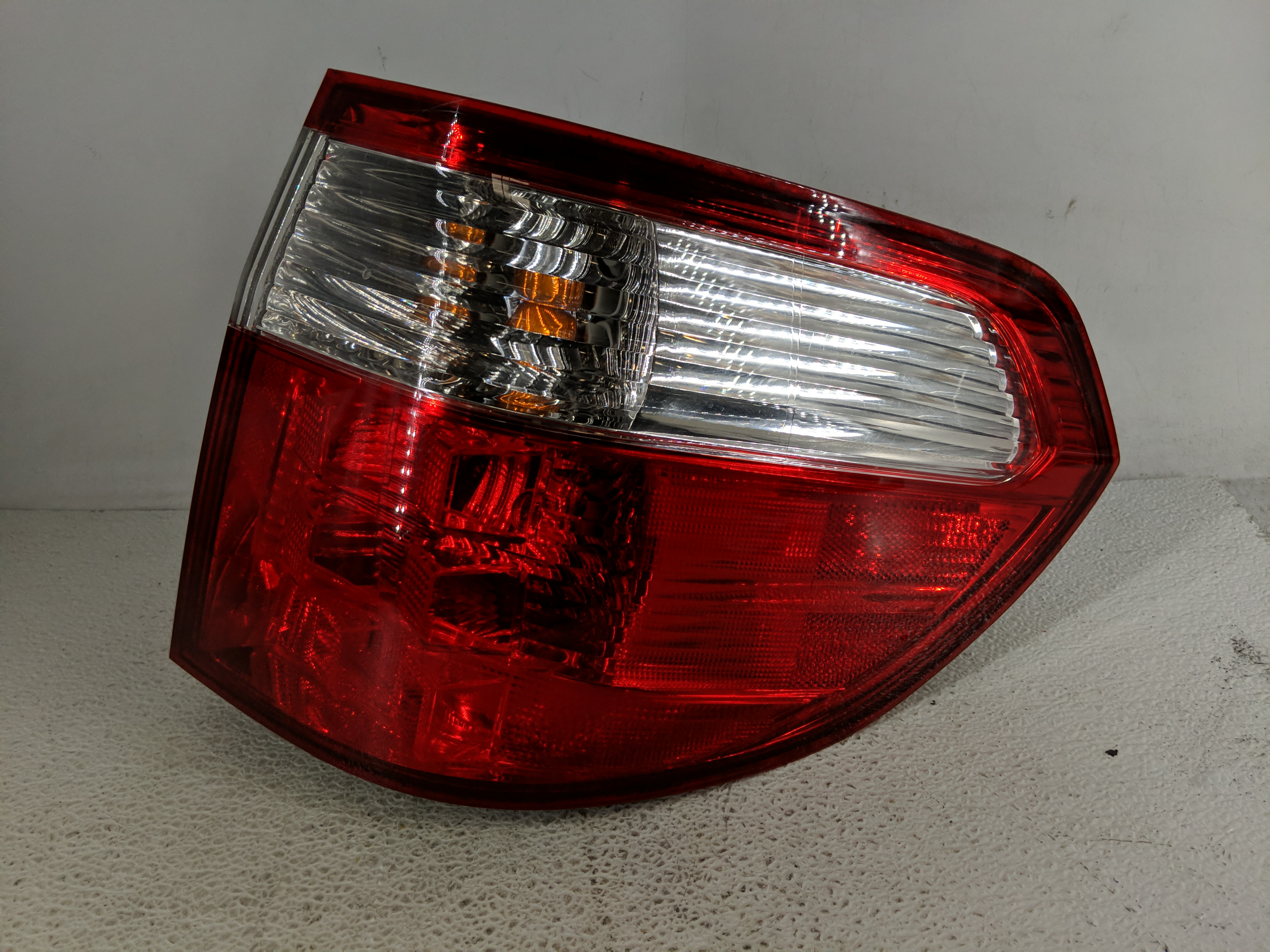 Picture of 2005-2006 Honda Odyssey Passenger Right Side Tail Light Taillight Oem 1194665