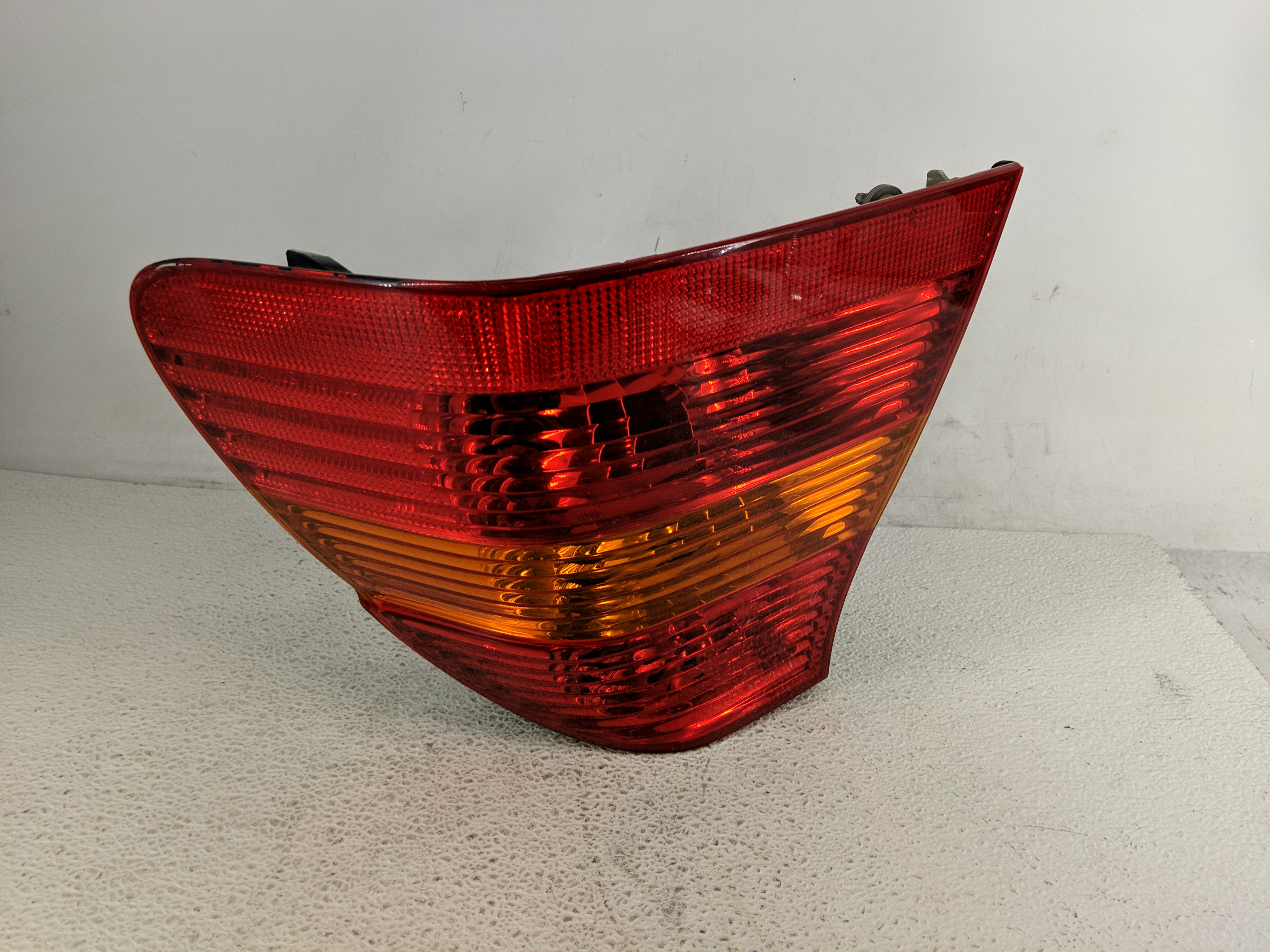Picture of 2002-2005 Bmw 325i Passenger Right Side Tail Light Taillight Oem 1194669