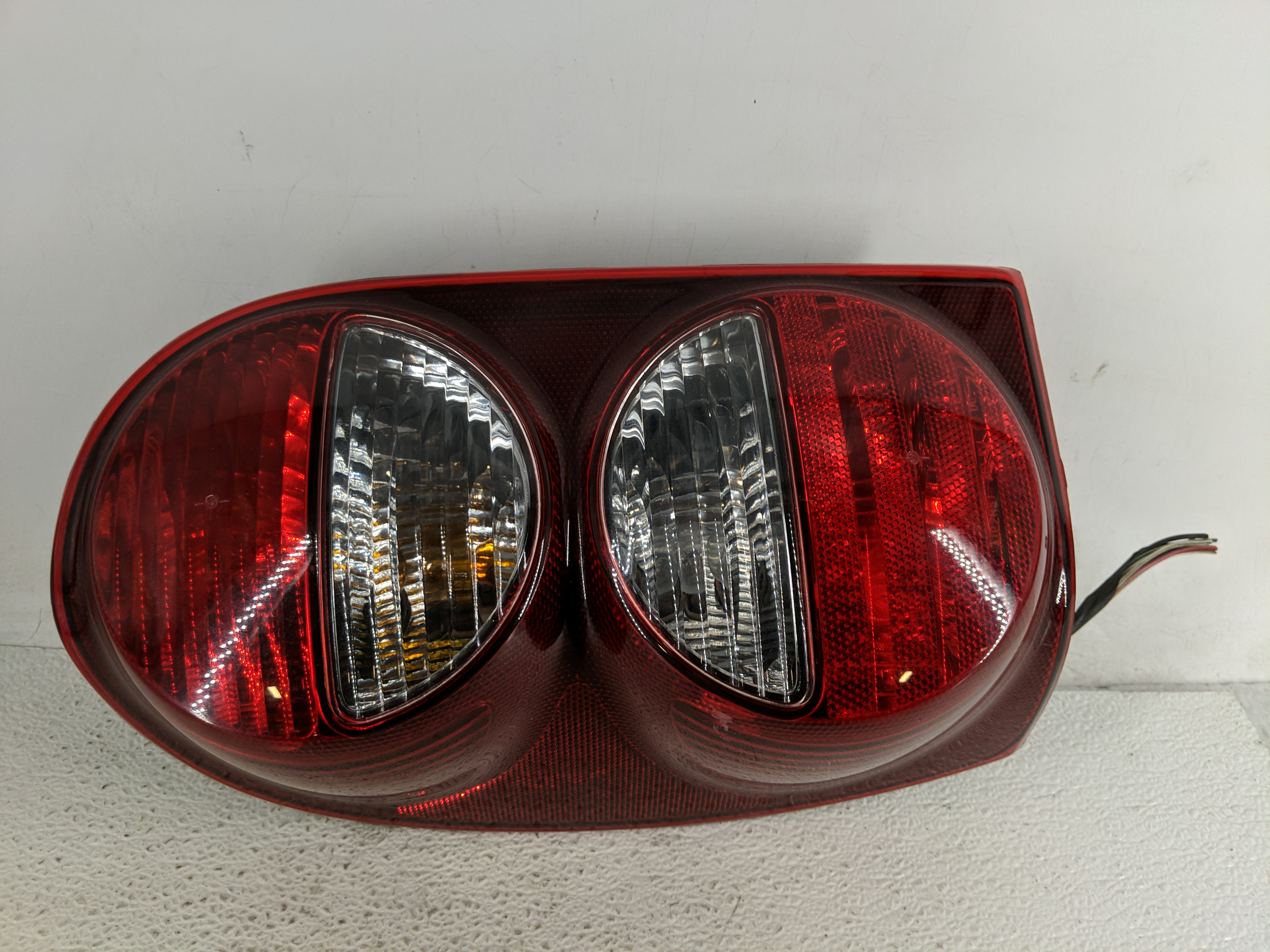 Picture of 2005-2007 Jeep Liberty Driver Left Side Tail Light Taillight Oem 1194678