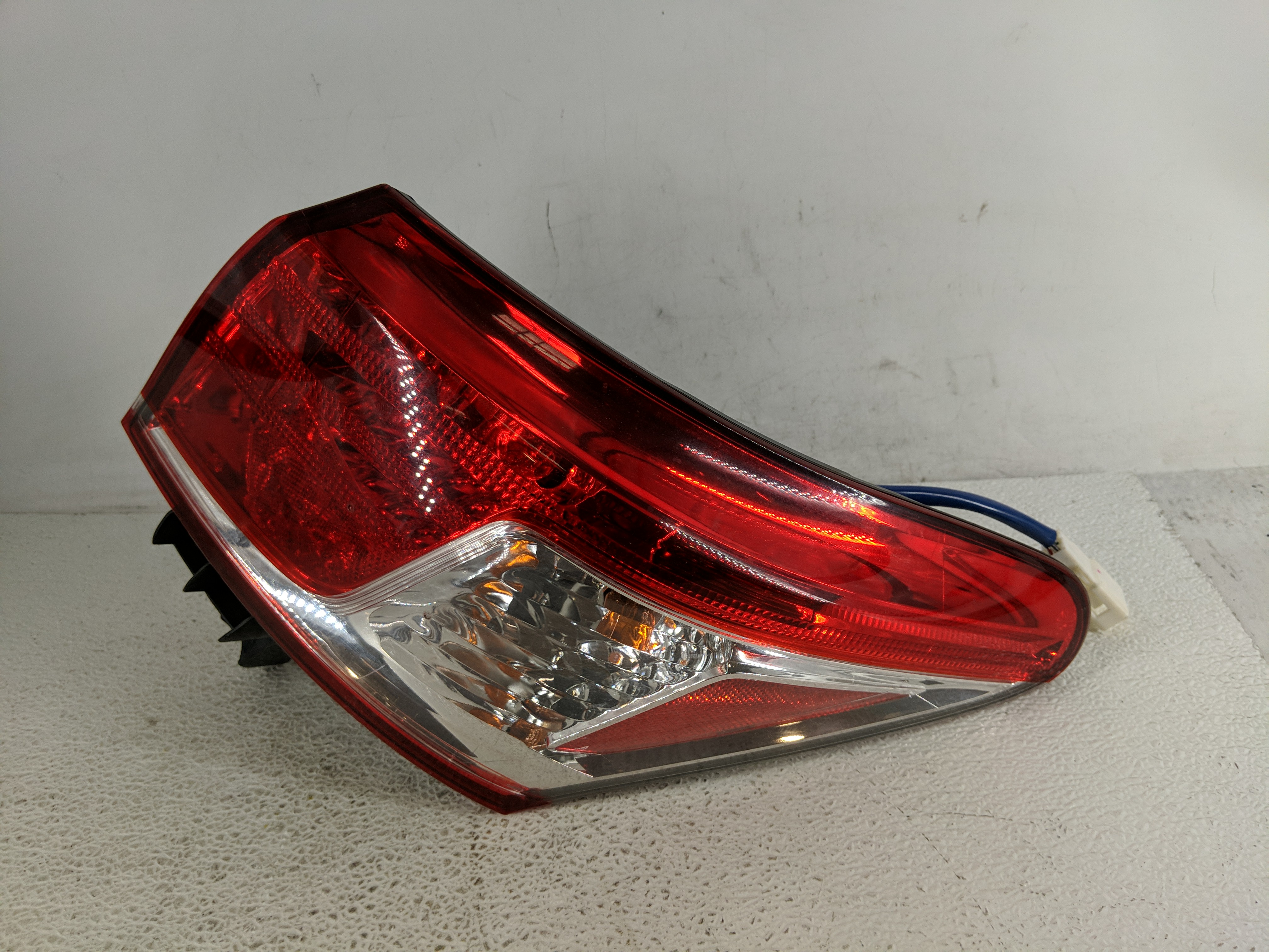 Picture of 2010-2012 Lexus Es350 Passenger Right Side Tail Light Taillight Oem 1194680