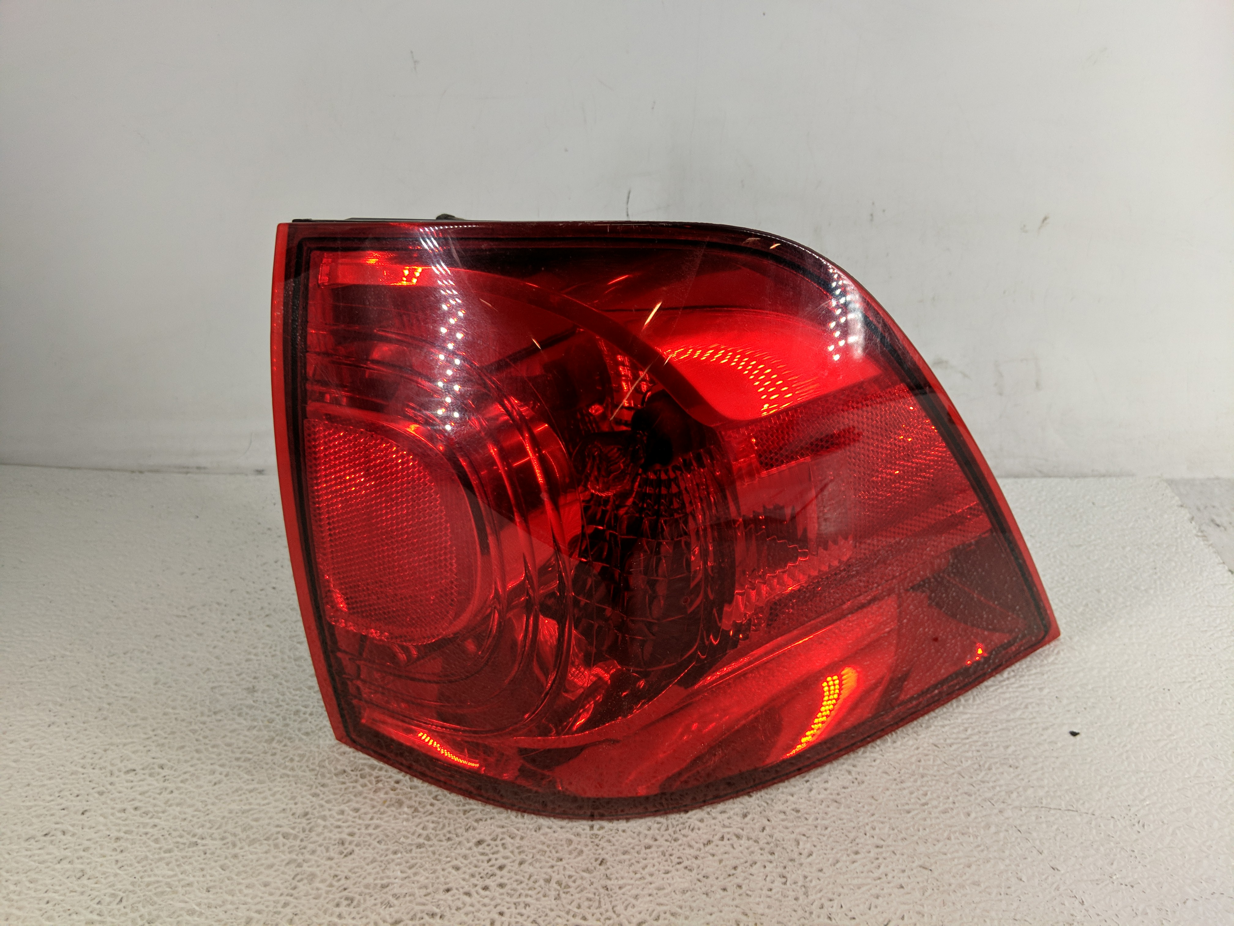 Picture of 2009 Volkswagen Routan Passenger Right Side Tail Light Taillight Oem 1194685