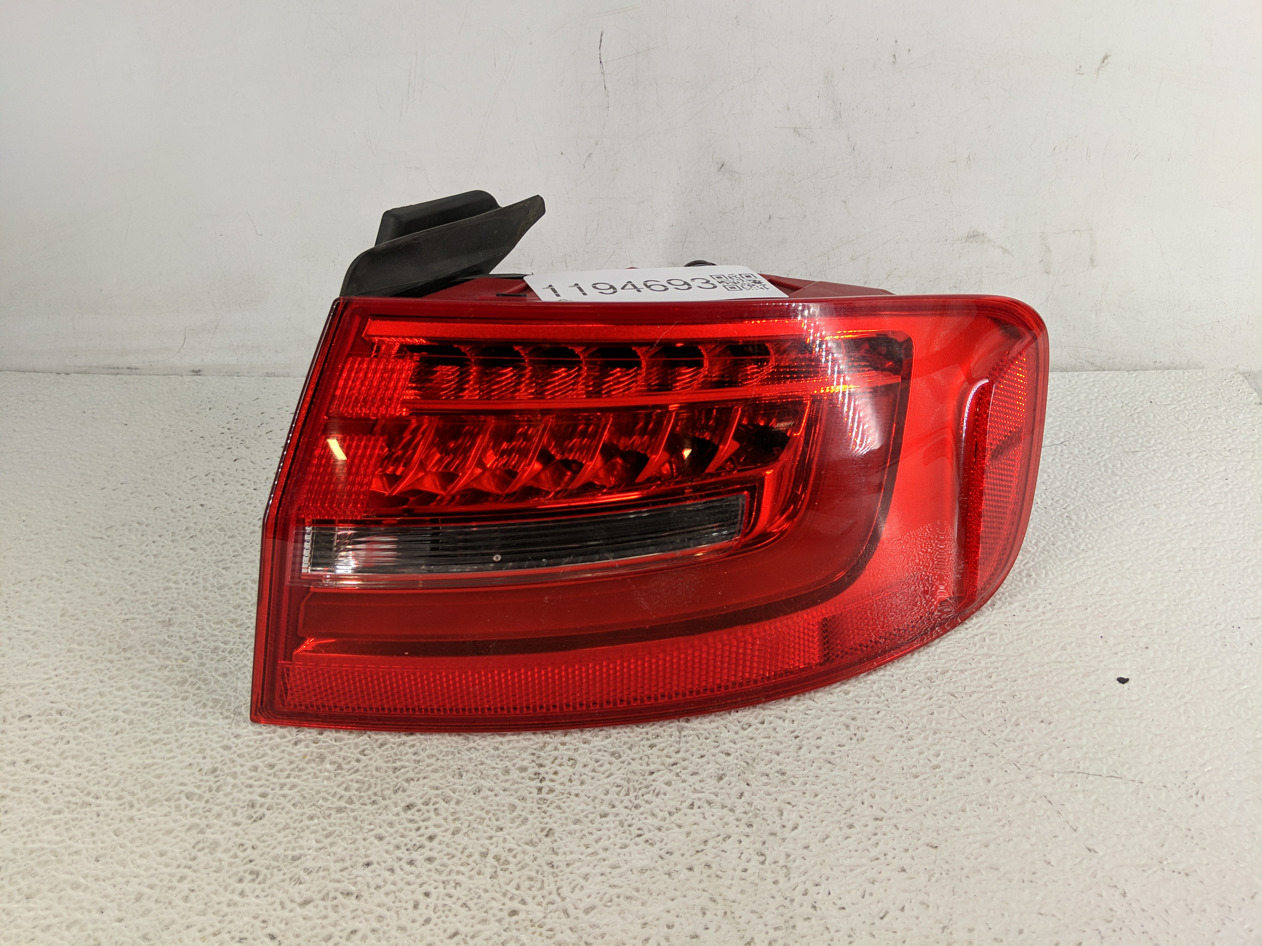 Picture of 2013-2016 Audi A4 Passenger Right Side Tail Light Taillight Oem 1194693
