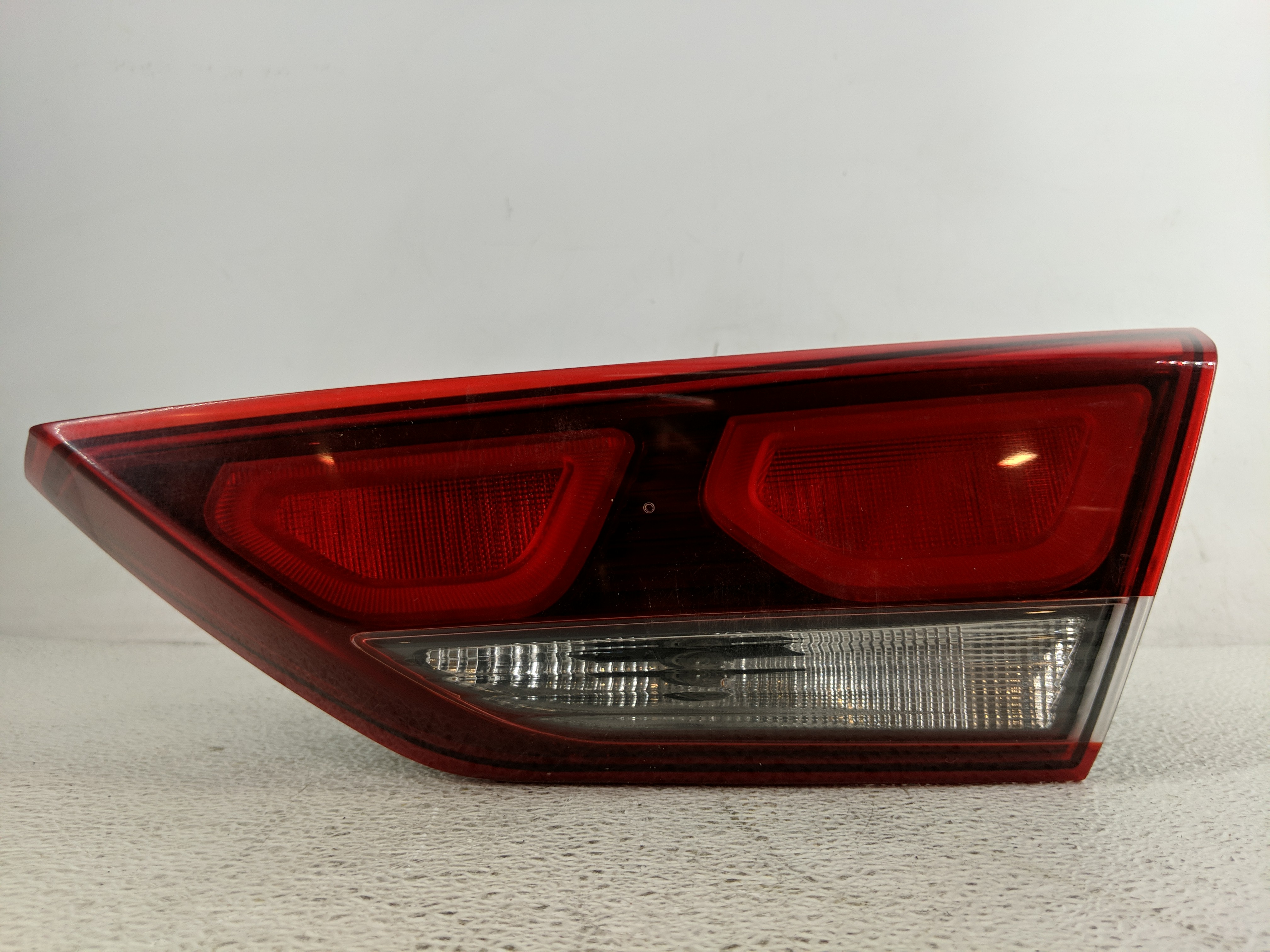 Picture of 2017-2018 Hyundai Elantra Passenger Right Side Tail Light Taillight Oem 1194702