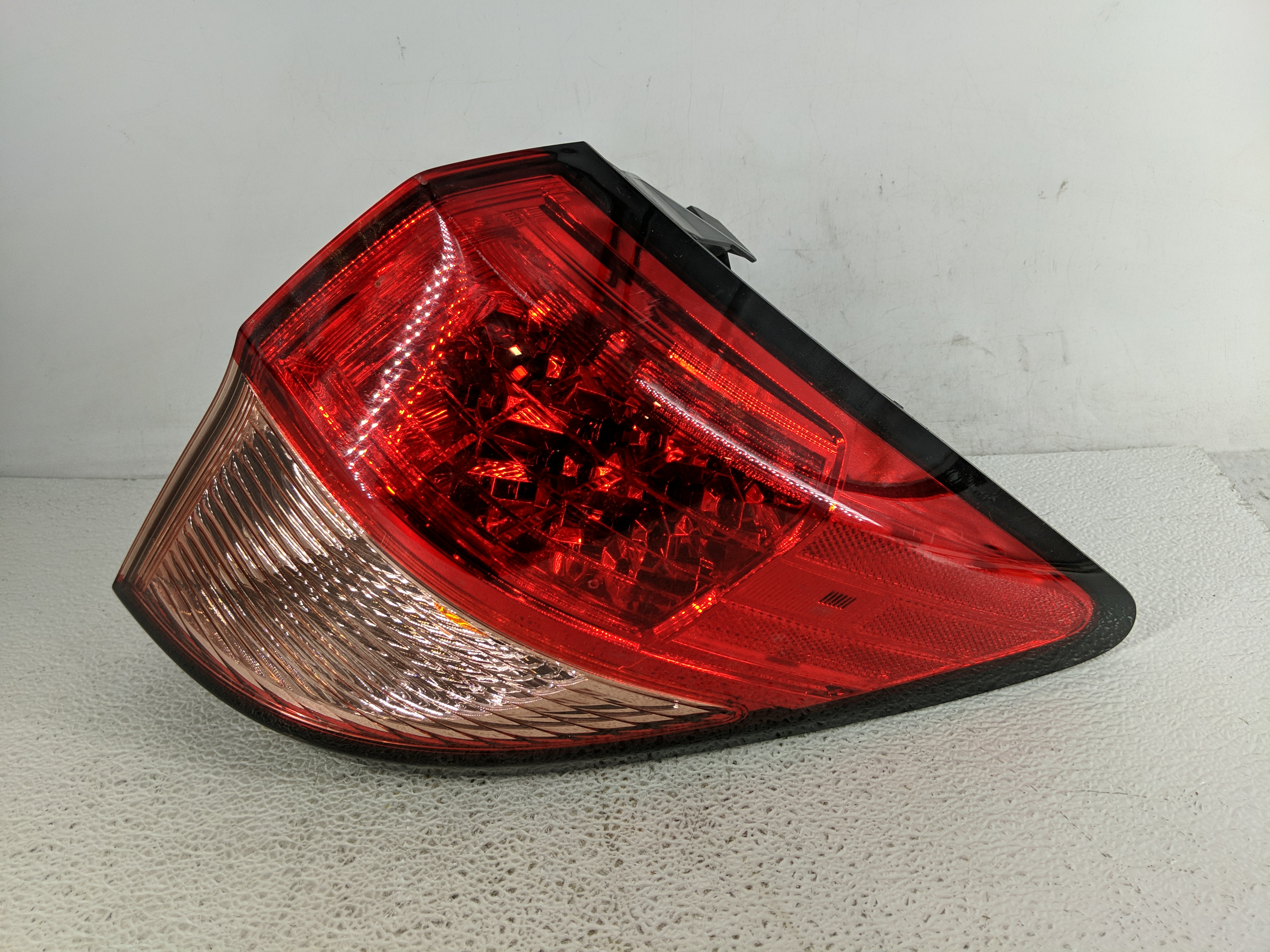 Picture of 2016-2018 Honda Hr-v Passenger Right Side Tail Light Taillight Oem 1194710