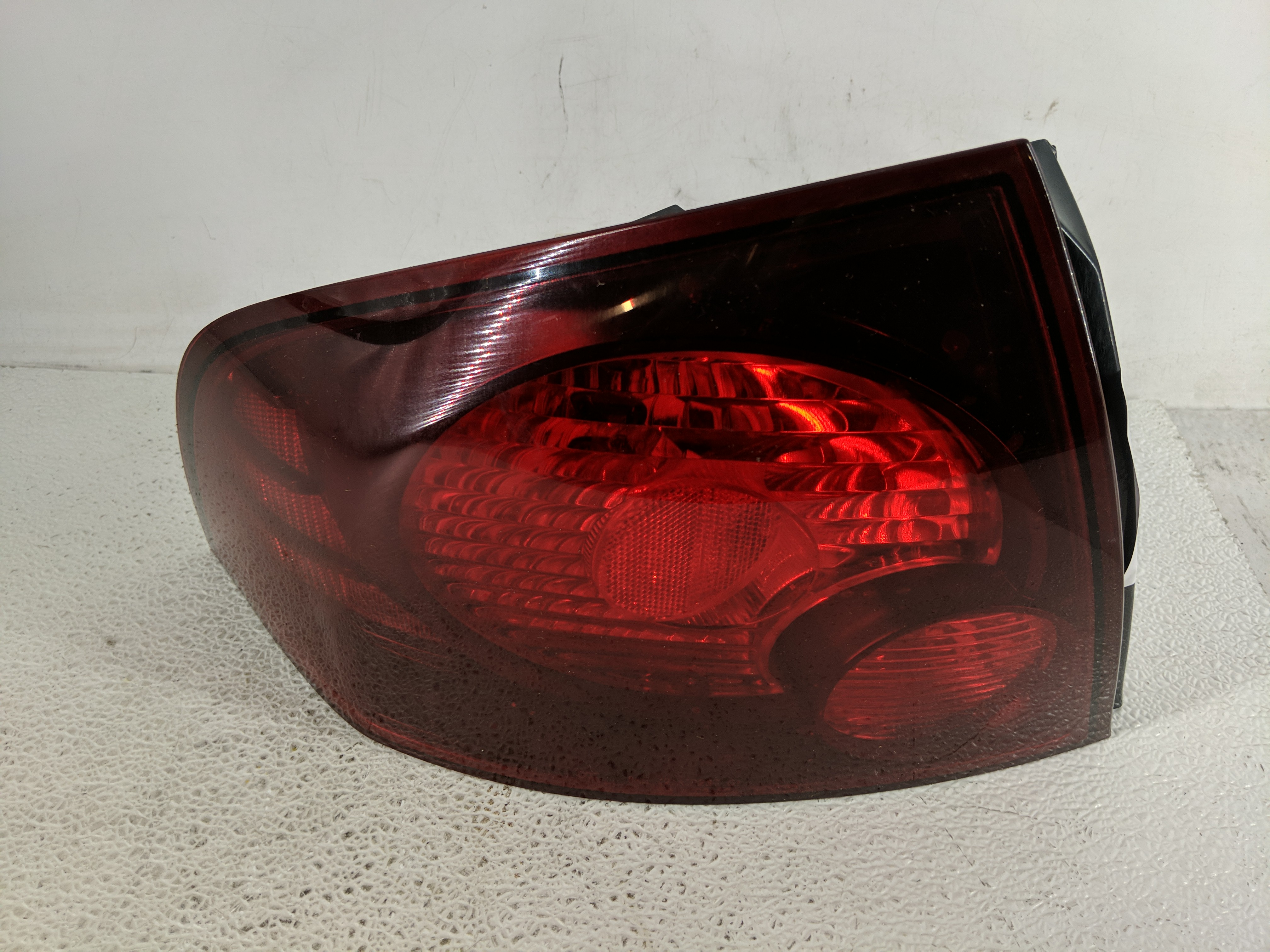 Picture of 2004-2006 Nissan Sentra Driver Left Side Tail Light Taillight Oem 1194711