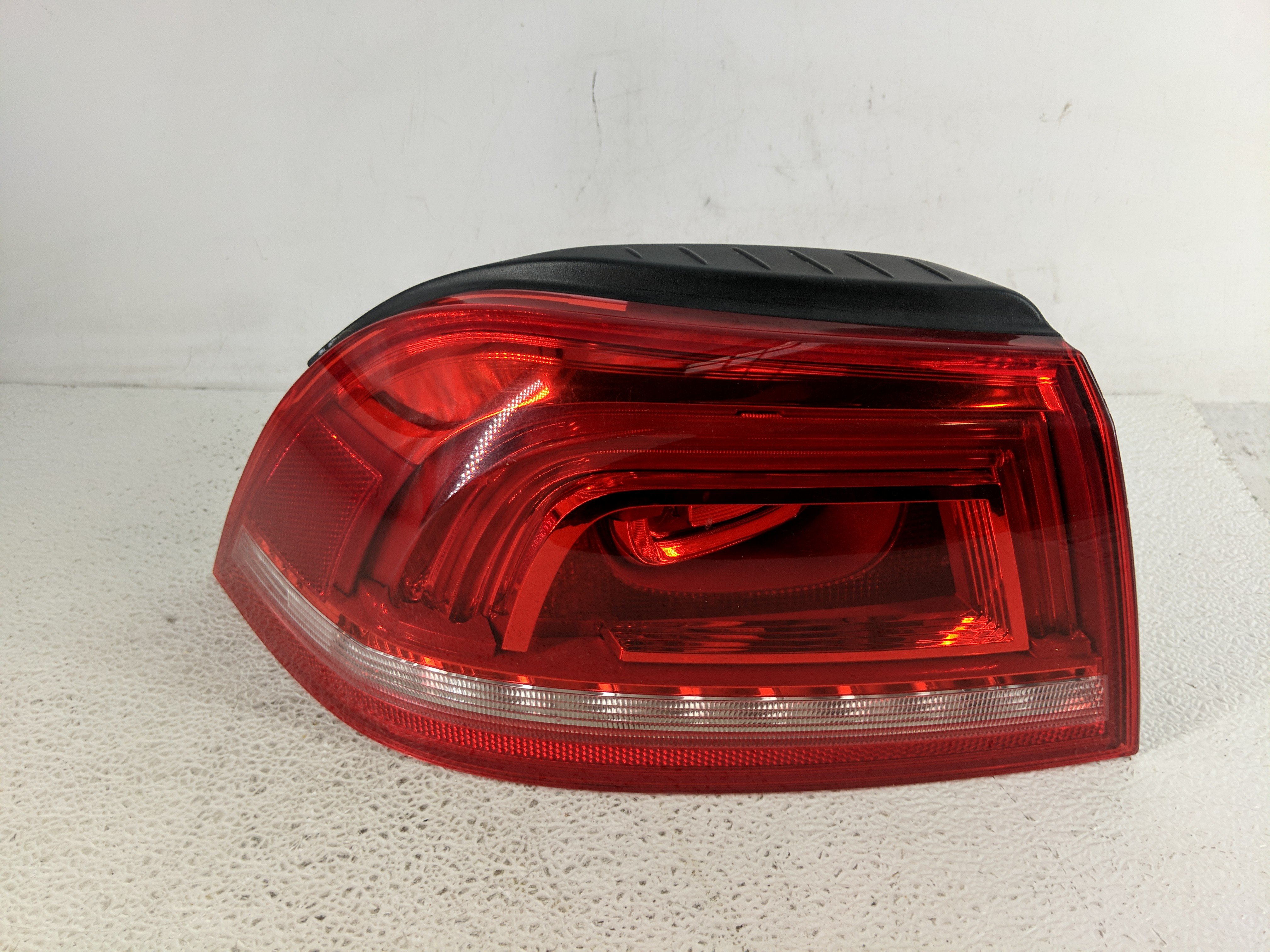 Picture of 2012-2016 Volkswagen Eos Driver Left Side Tail Light Taillight Oem 1194716