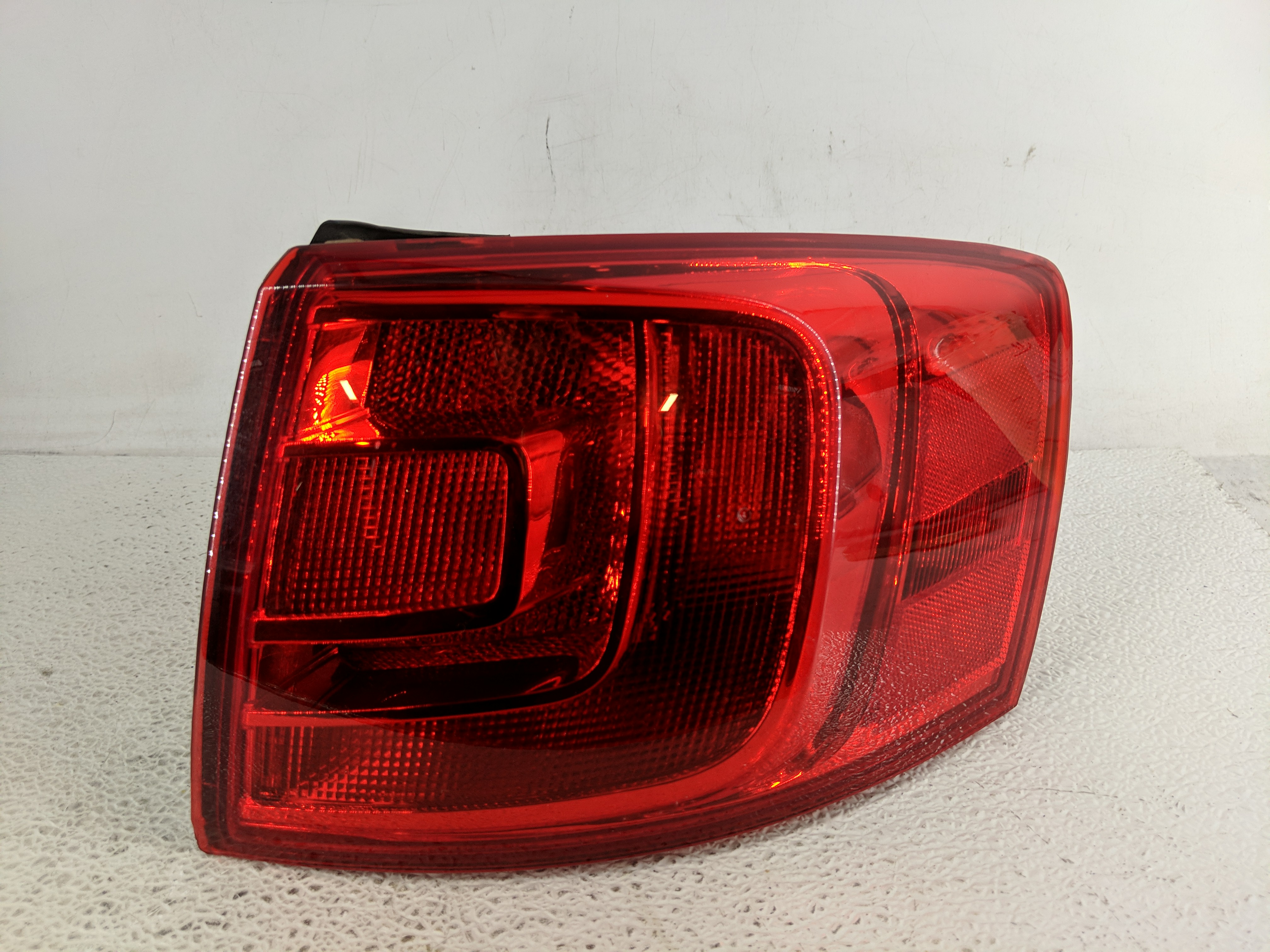 Picture of 2011-2014 Volkswagen Jetta Passenger Right Side Tail Light Taillight Oem 1194718