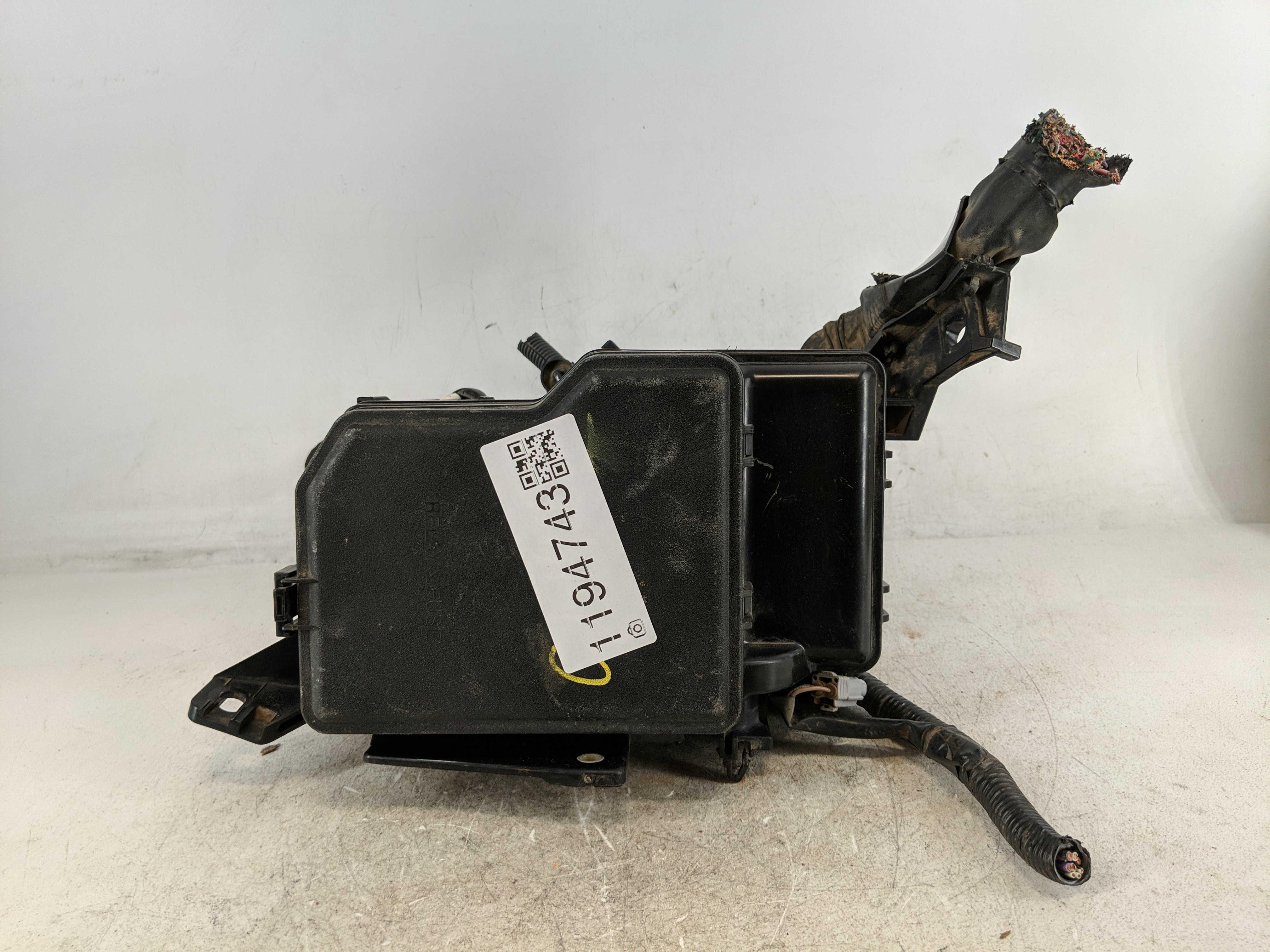 2011-2013 Toyota Highlander Fusebox Fuse Box Relay Module 82720-48120 1194743 - Oemusedautoparts1.com