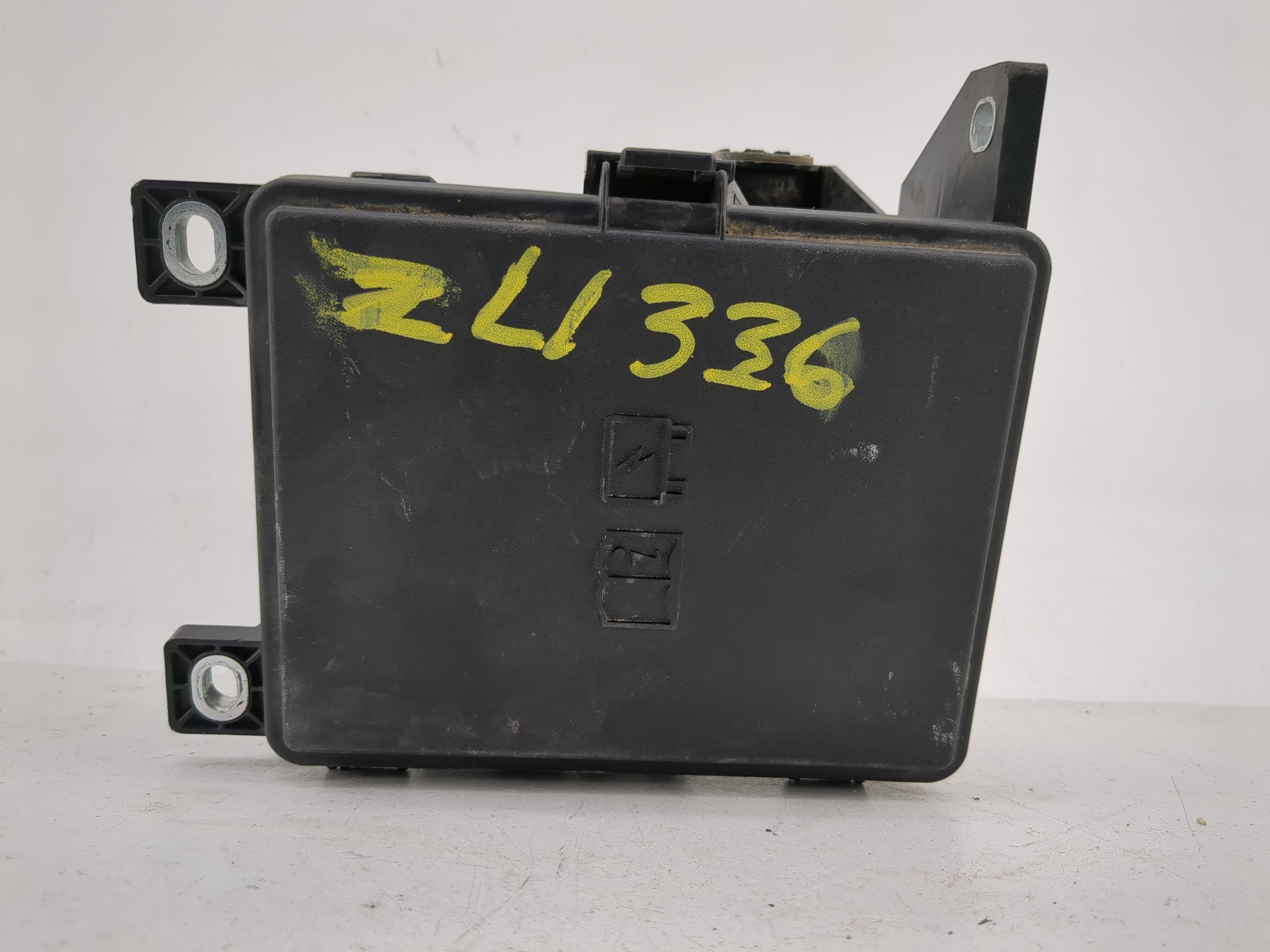 2019 Jaguar I-pace Fusebox Fuse Box Relay Module J9d3-14a076-ab 1194797 - Oemusedautoparts1.com