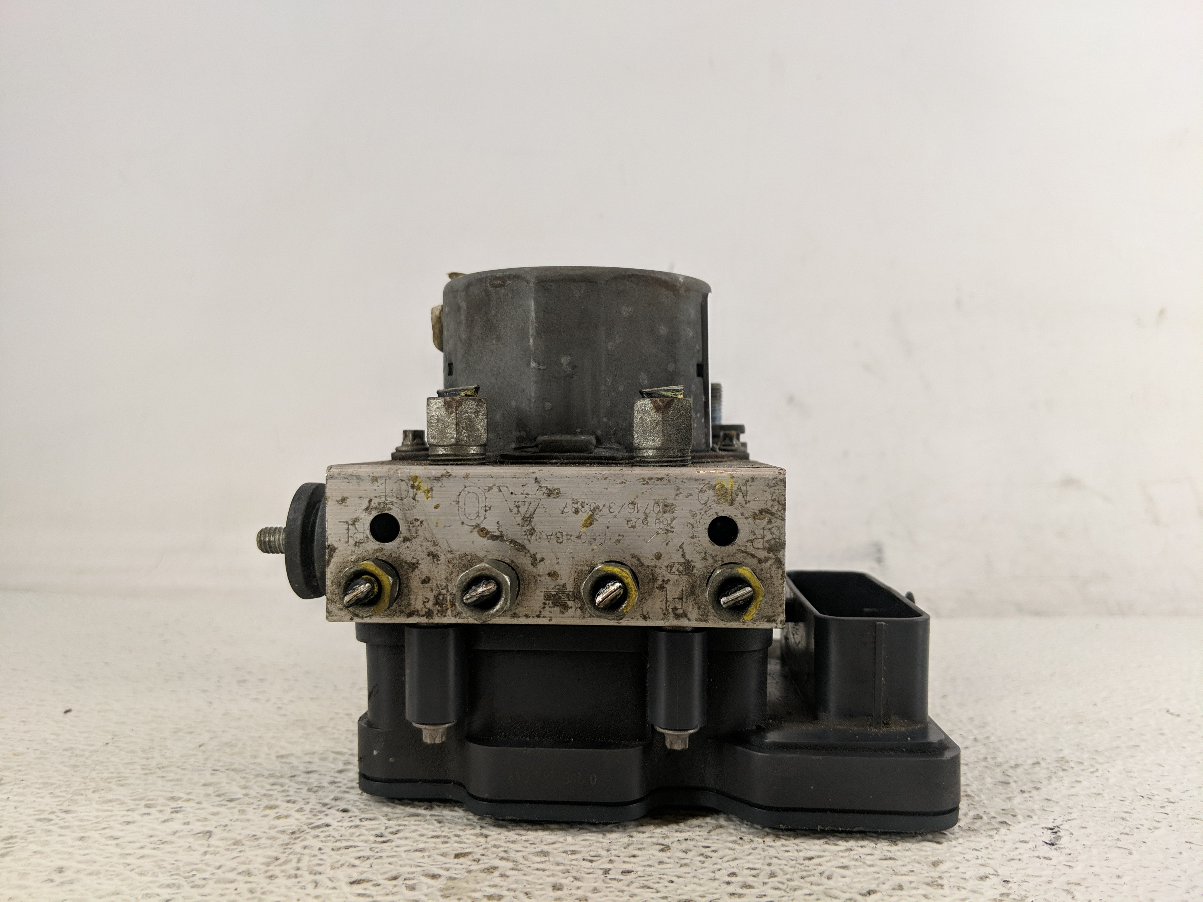 2014-2015 Nissan Rogue Abs Pump Control Module 1195033 - Oemusedautoparts1.com