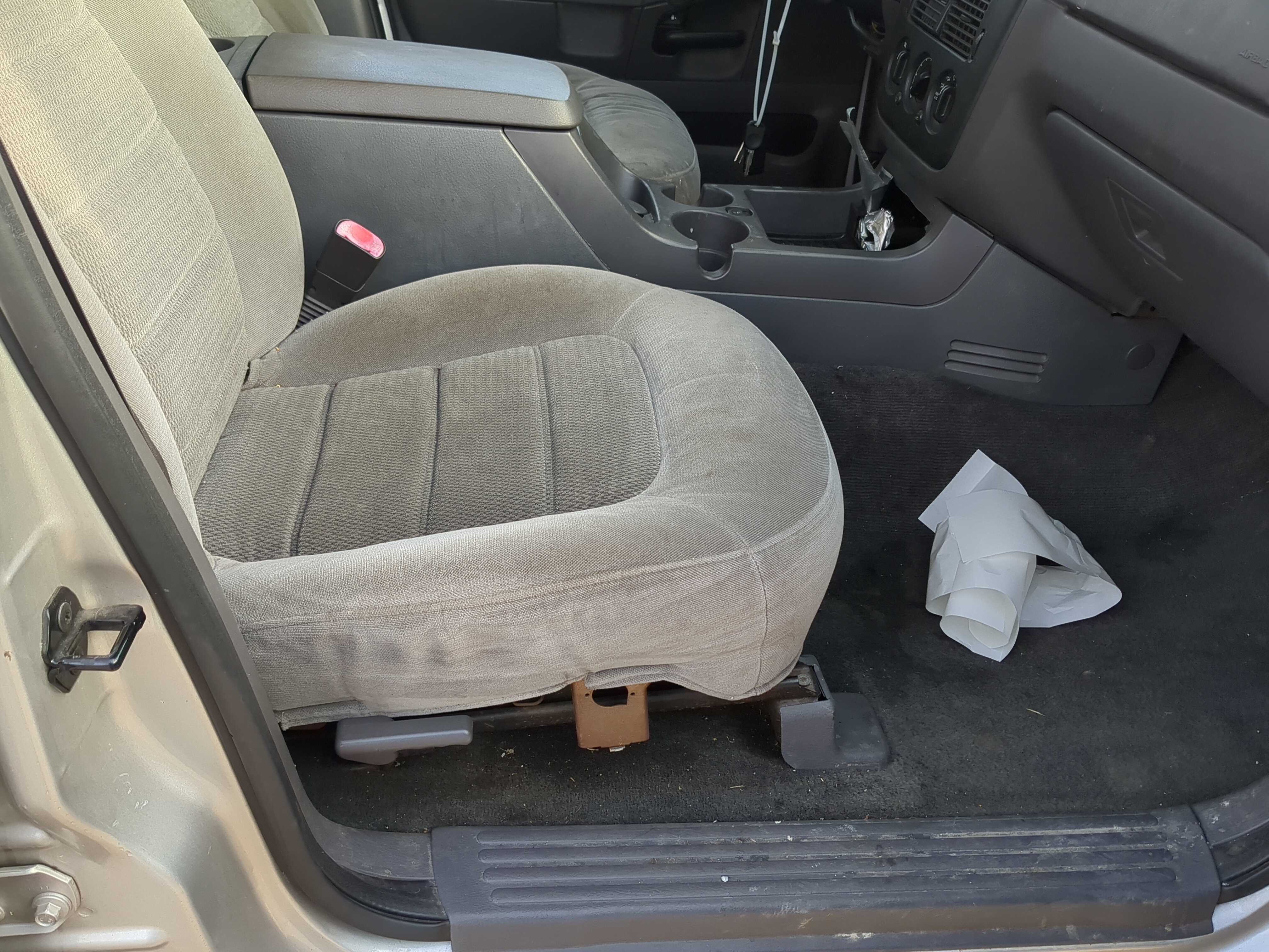 2005-2005 Ford Explorer Passenger Front Seat Oem 1195210 - Oemusedautoparts1.com