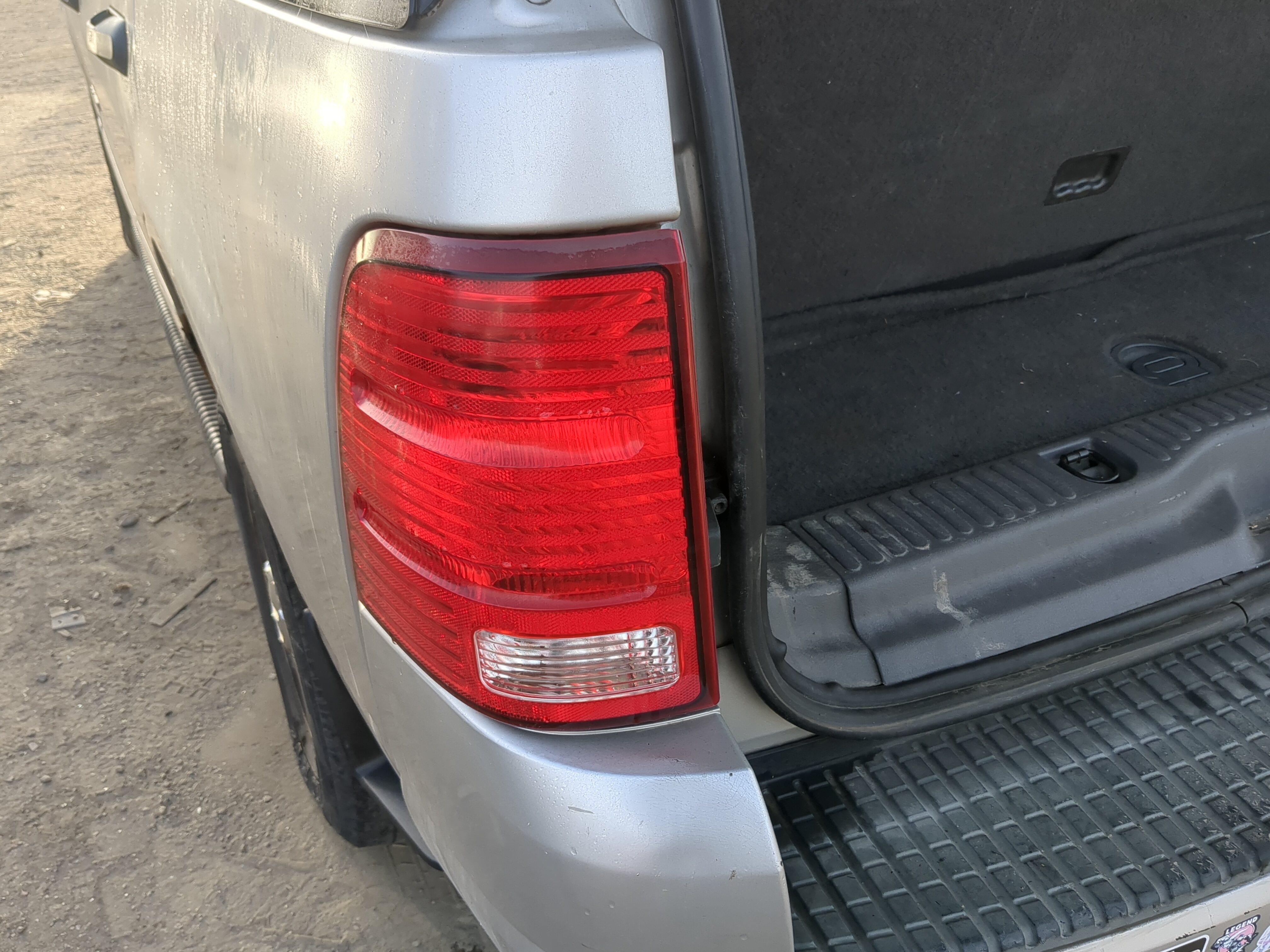 Picture of 2002-2005 Ford Explorer Driver Left Side Tail Light Taillight Oem 1195263