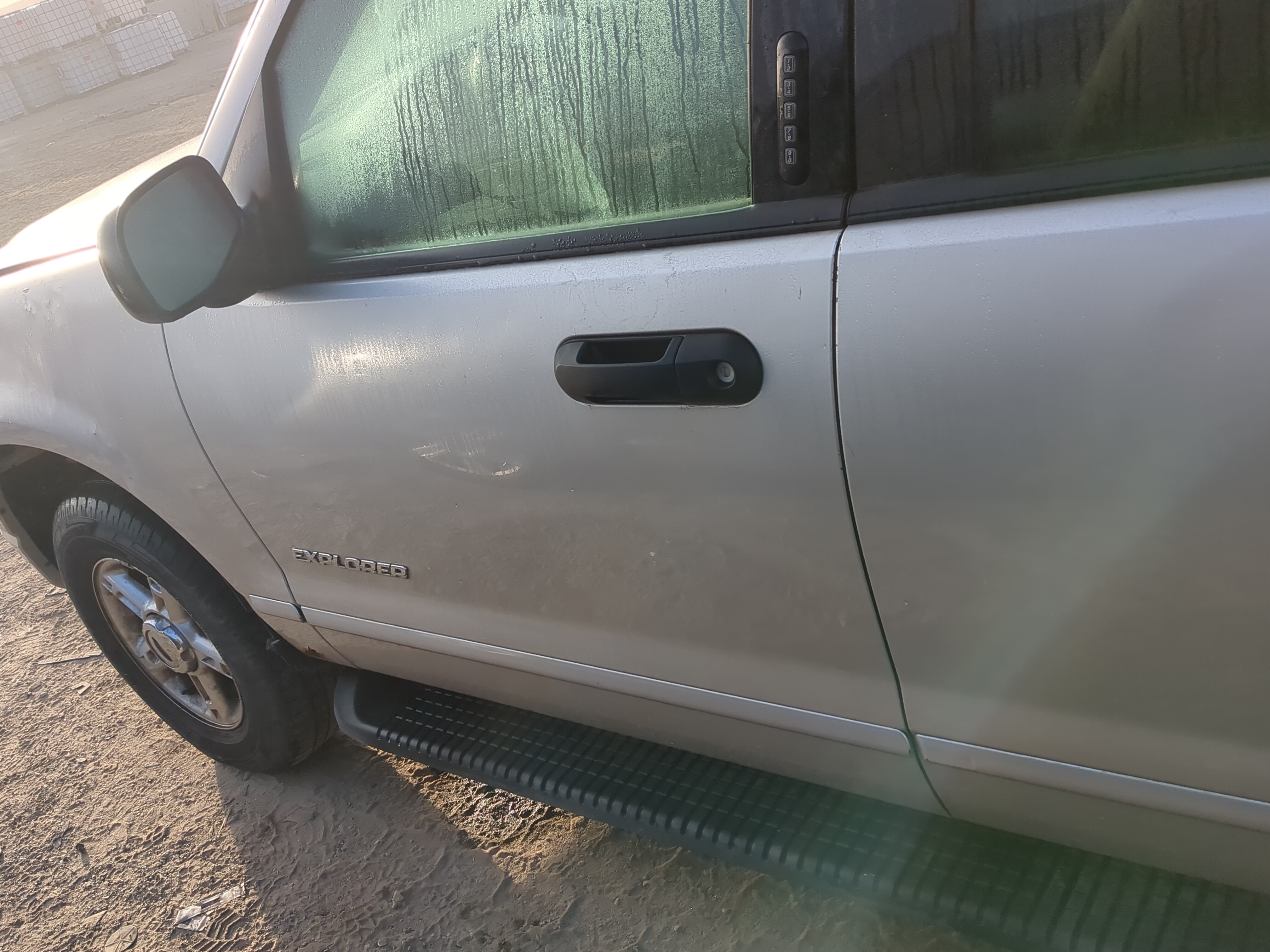 2002-2005 Ford Explorer Driver Front Door Oem 1195317 - Oemusedautoparts1.com