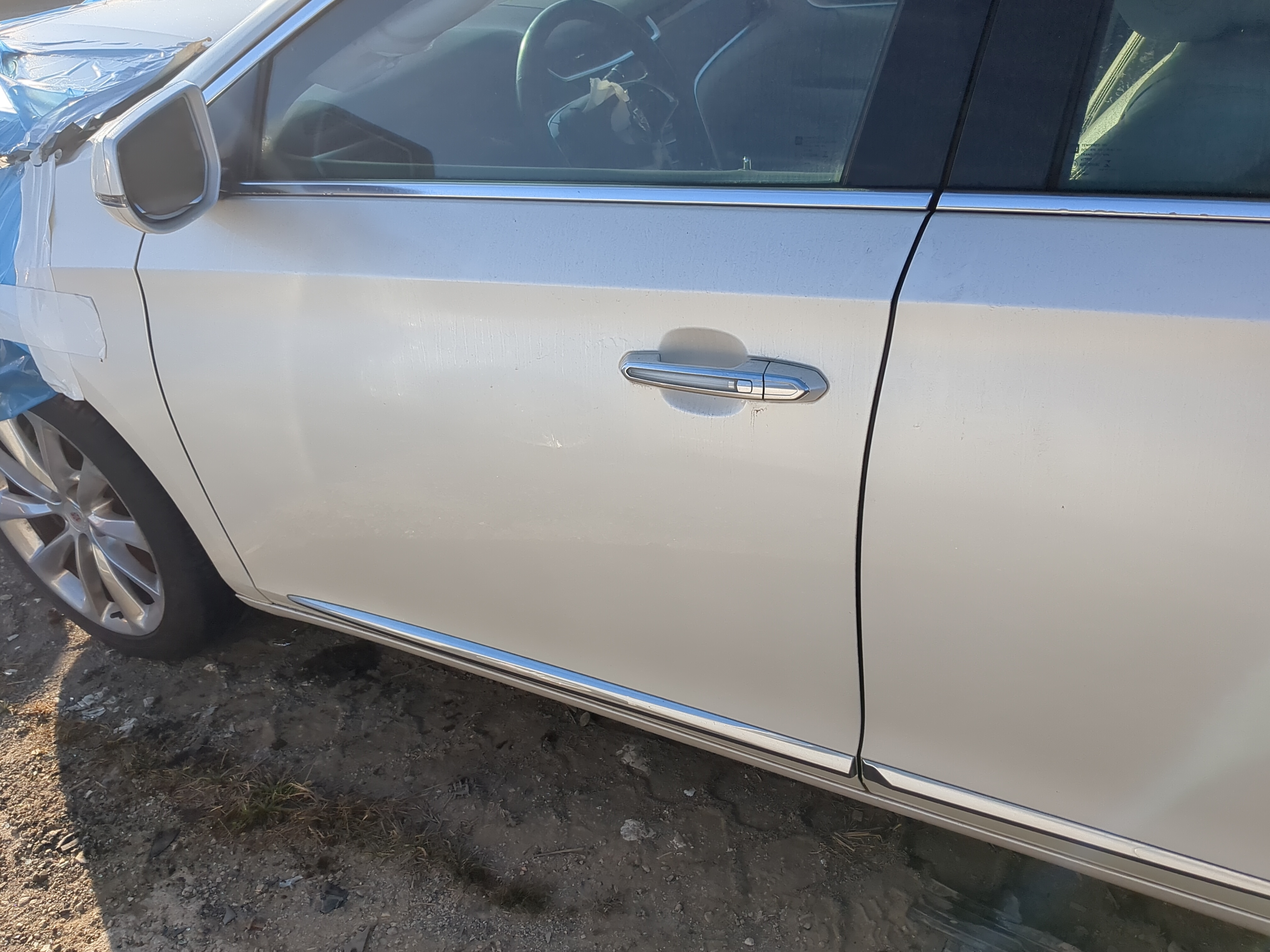 2013-2015 Cadillac Xts Driver Front Door Oem 1195409 - Oemusedautoparts1.com