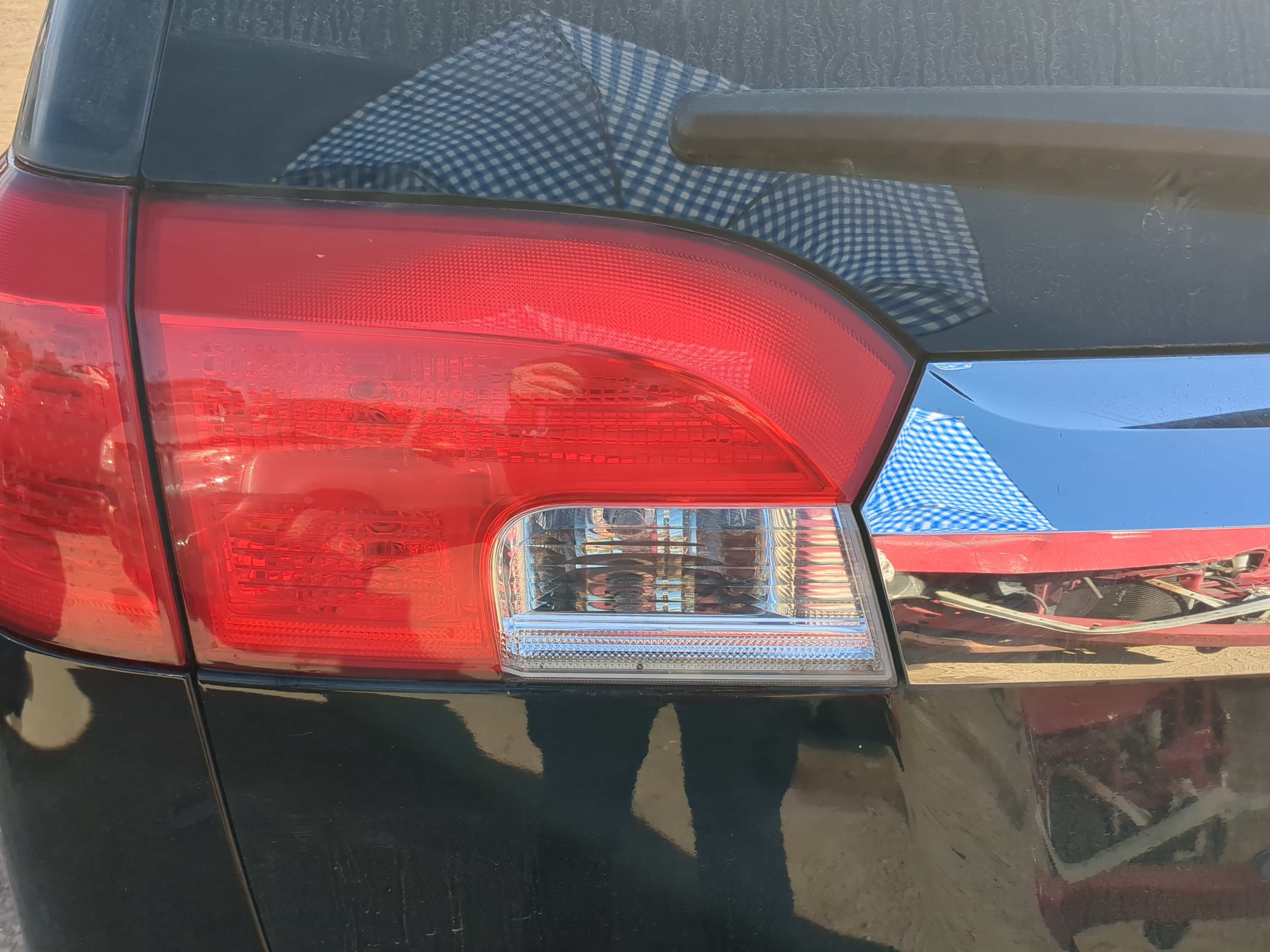 Picture of 2010 Gmc Terrain Driver Left Side Tail Light Taillight Deck Lid Mounted 1195708