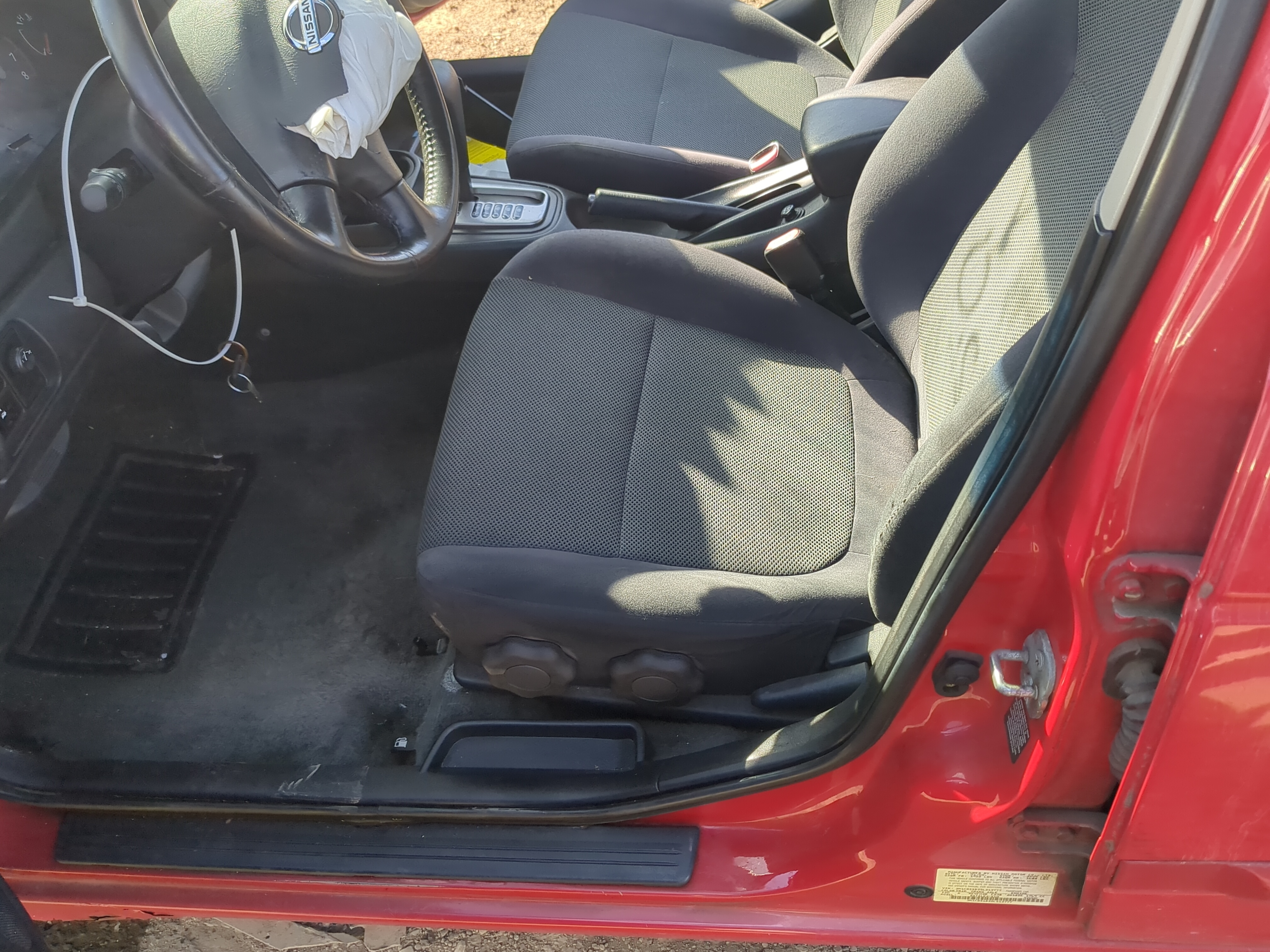 2005 Nissan Sentra Driver Front Seat Oem 1195975 - Oemusedautoparts1.com