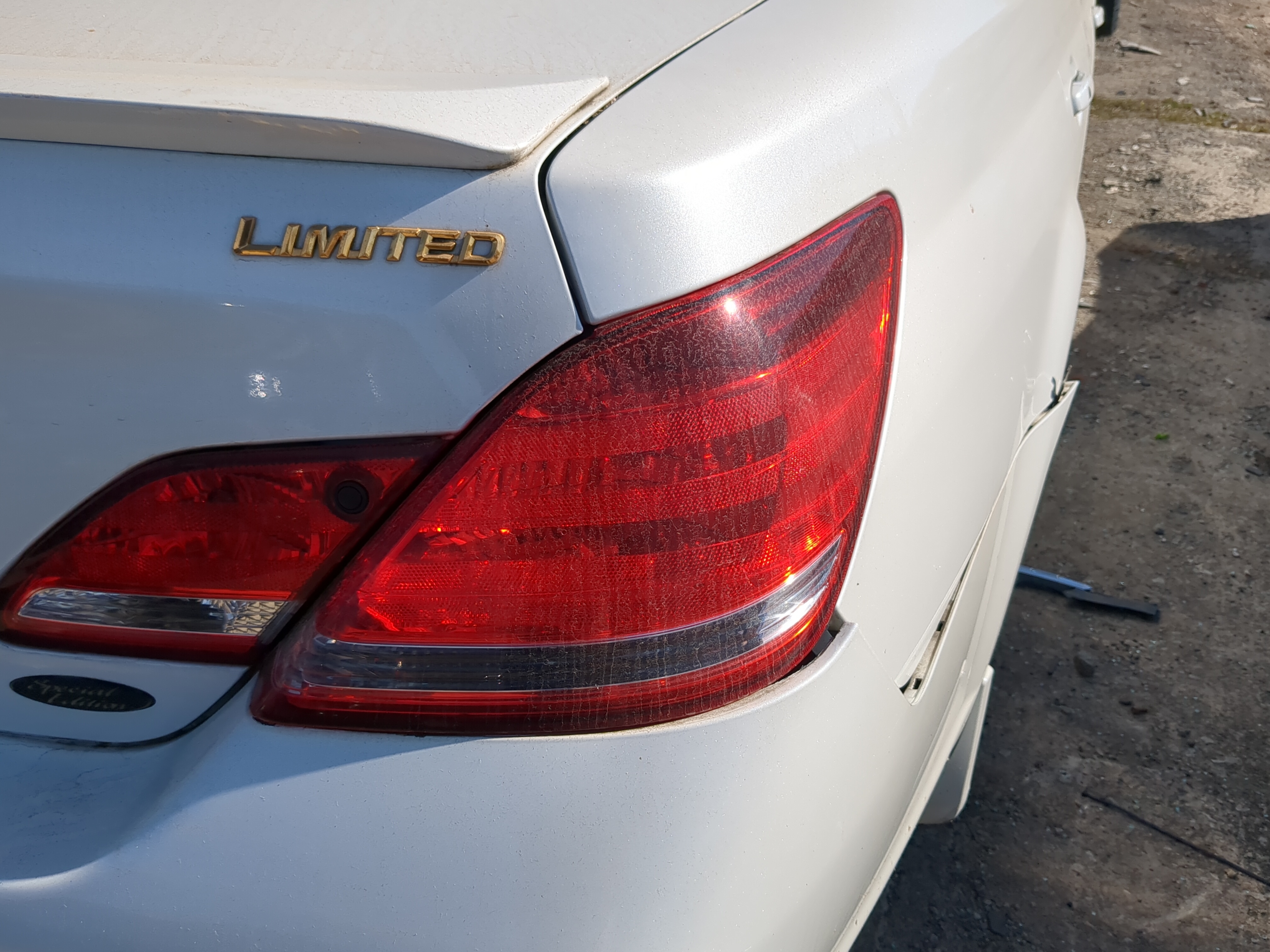 Picture of 2005-2010 Toyota Avalon Passenger Right Side Tail Light Taillight Oem 1196243