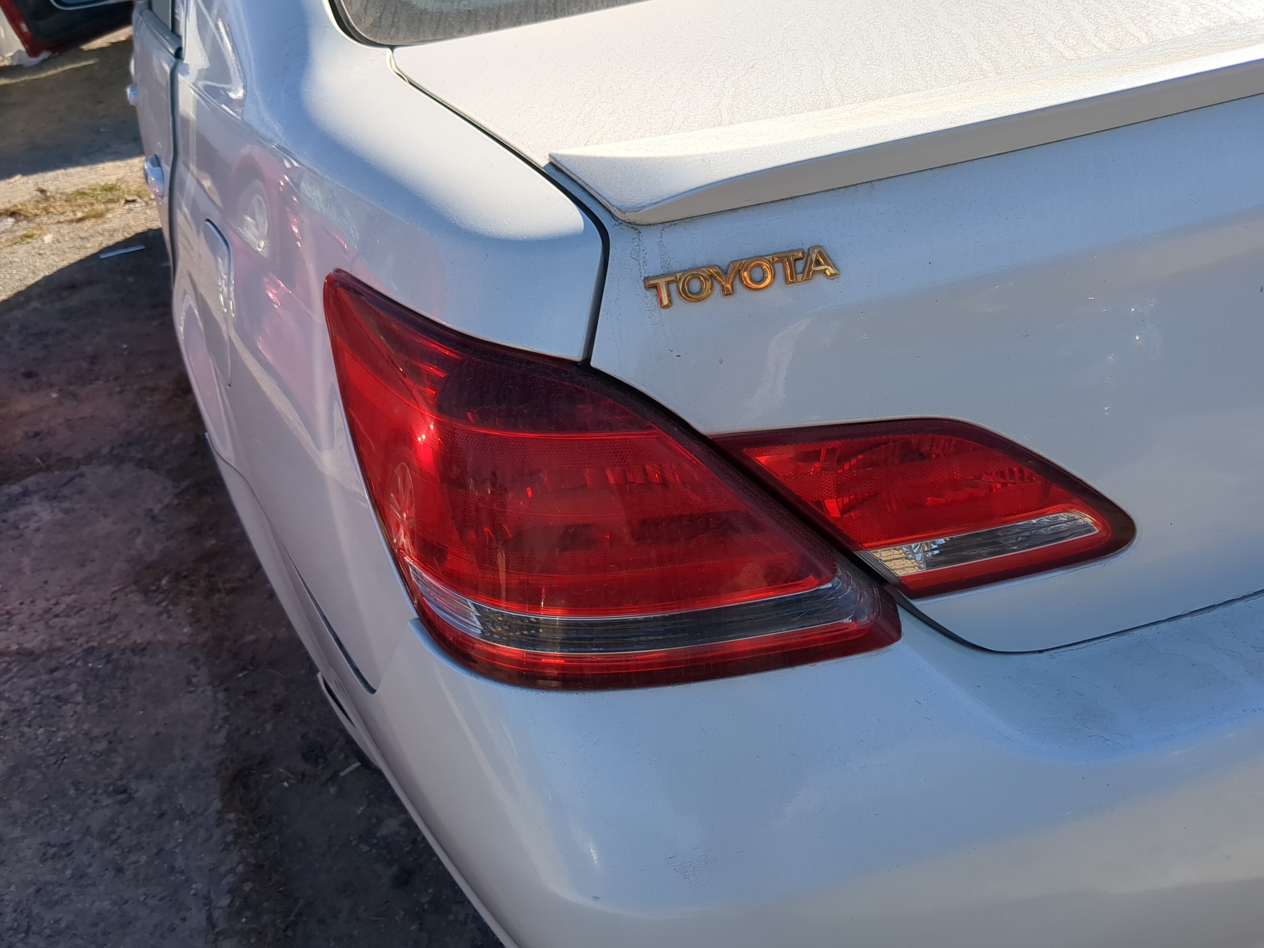 Picture of 2005-2010 Toyota Avalon Driver Left Side Tail Light Taillight Oem 1196244
