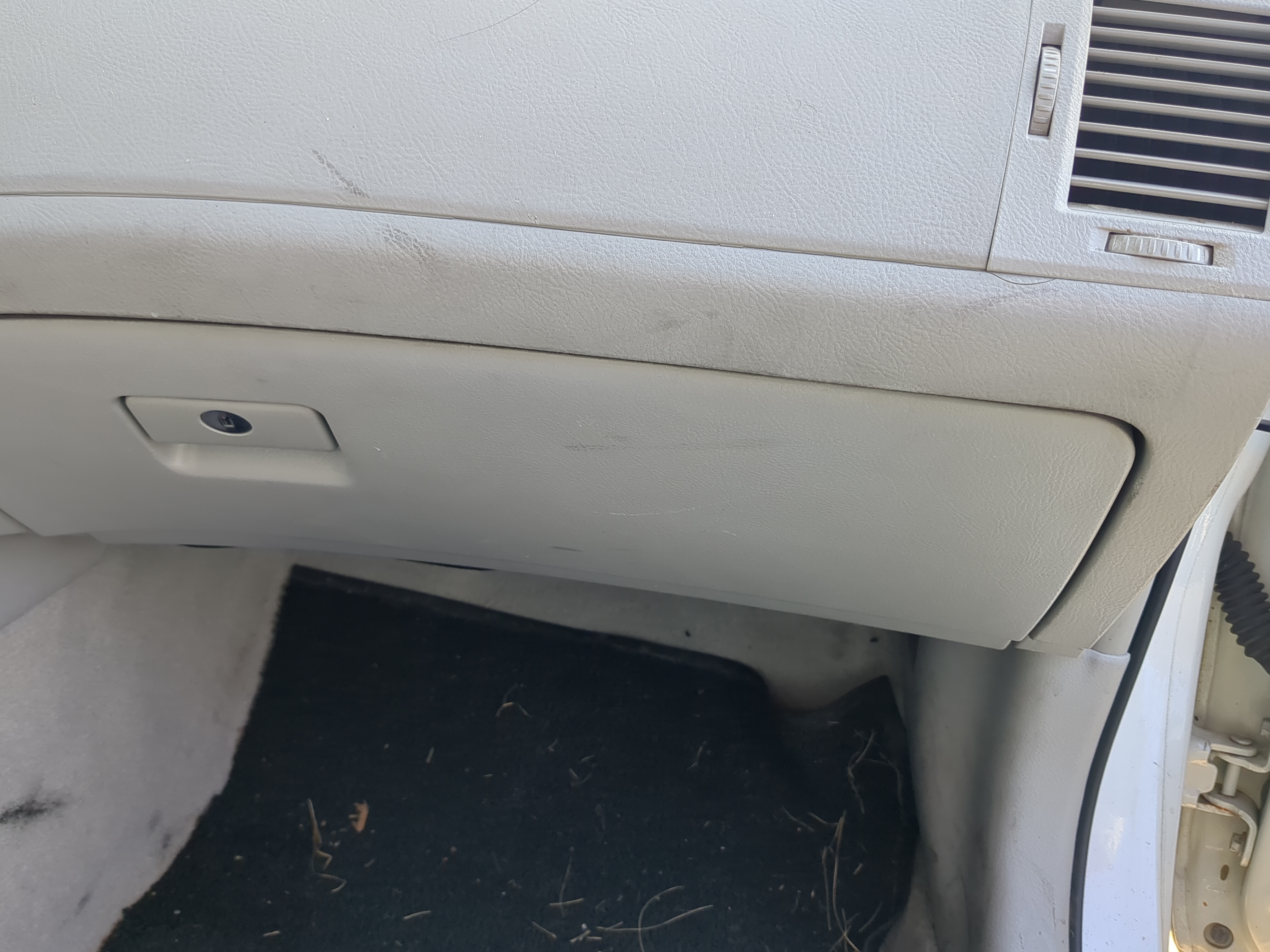 2007 Toyota Avalon Passenger Glove Box Door Storage Compartment 1196287 - Oemusedautoparts1.com