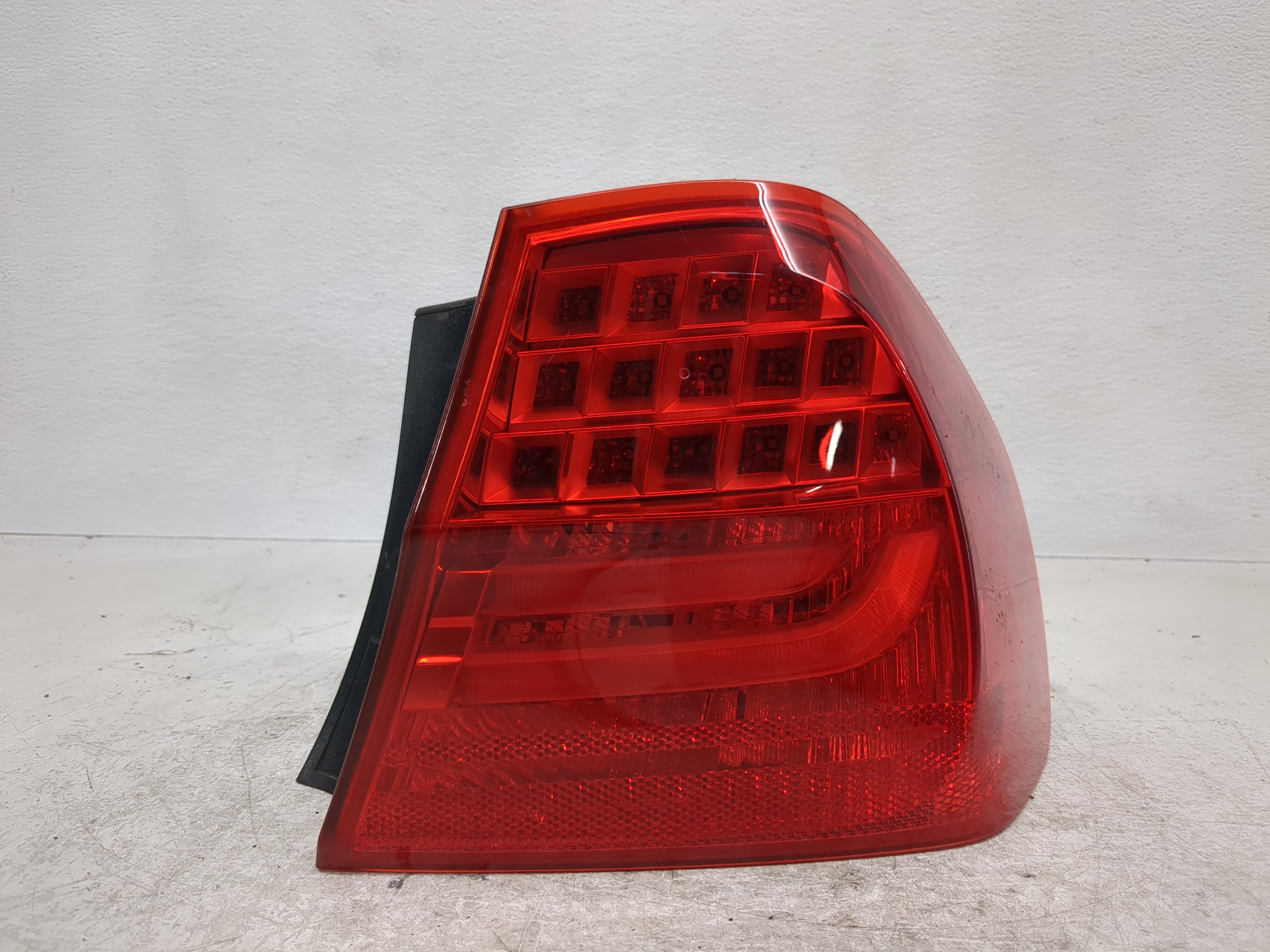 2009-2011 Bmw 335i Passenger Right Side Tail Light Taillight Oem 1196461 - Oemusedautoparts1.com