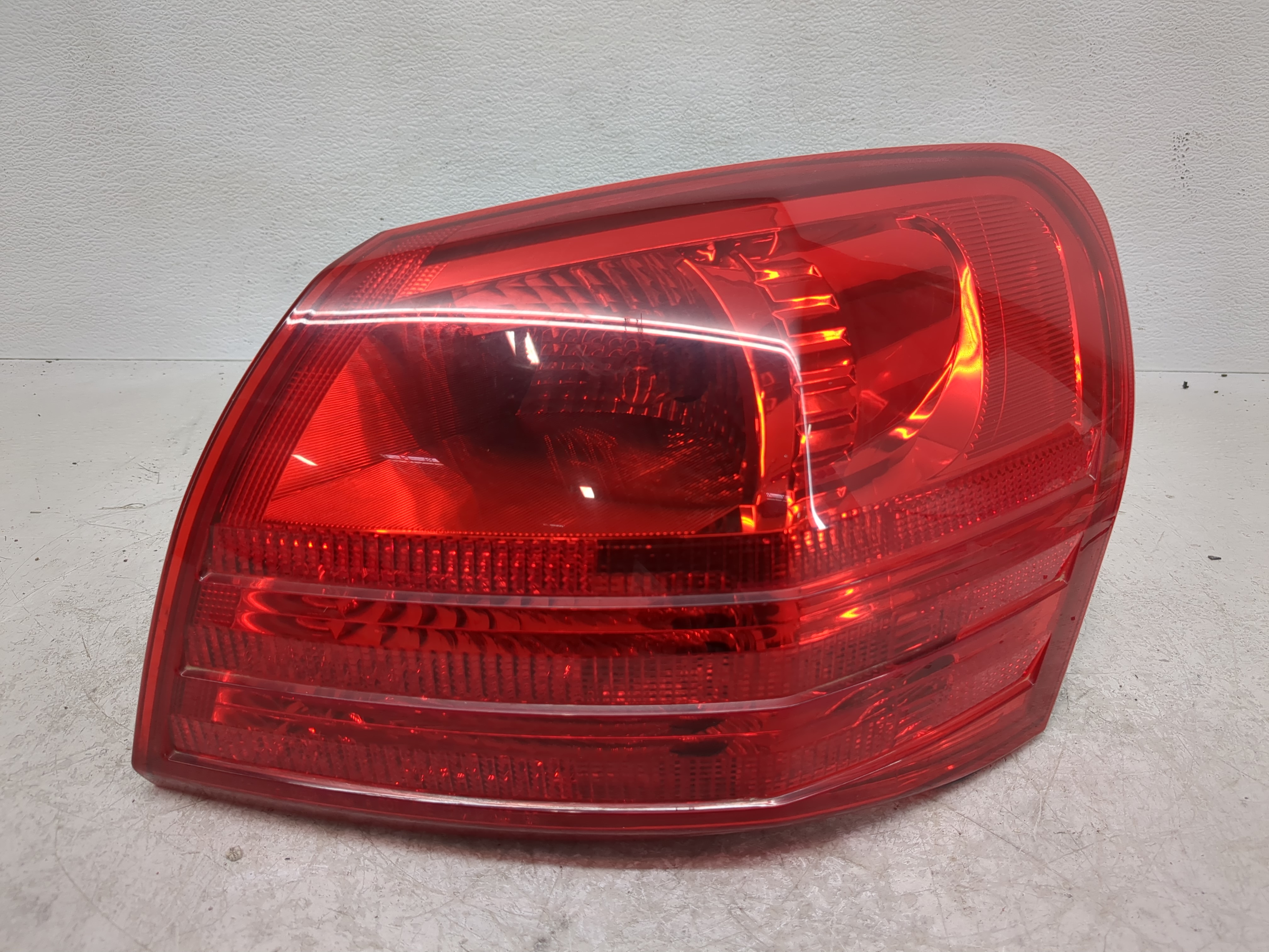 Picture of 2008-2015 Nissan Rogue Passenger Right Side Tail Light Taillight Oem 1196465