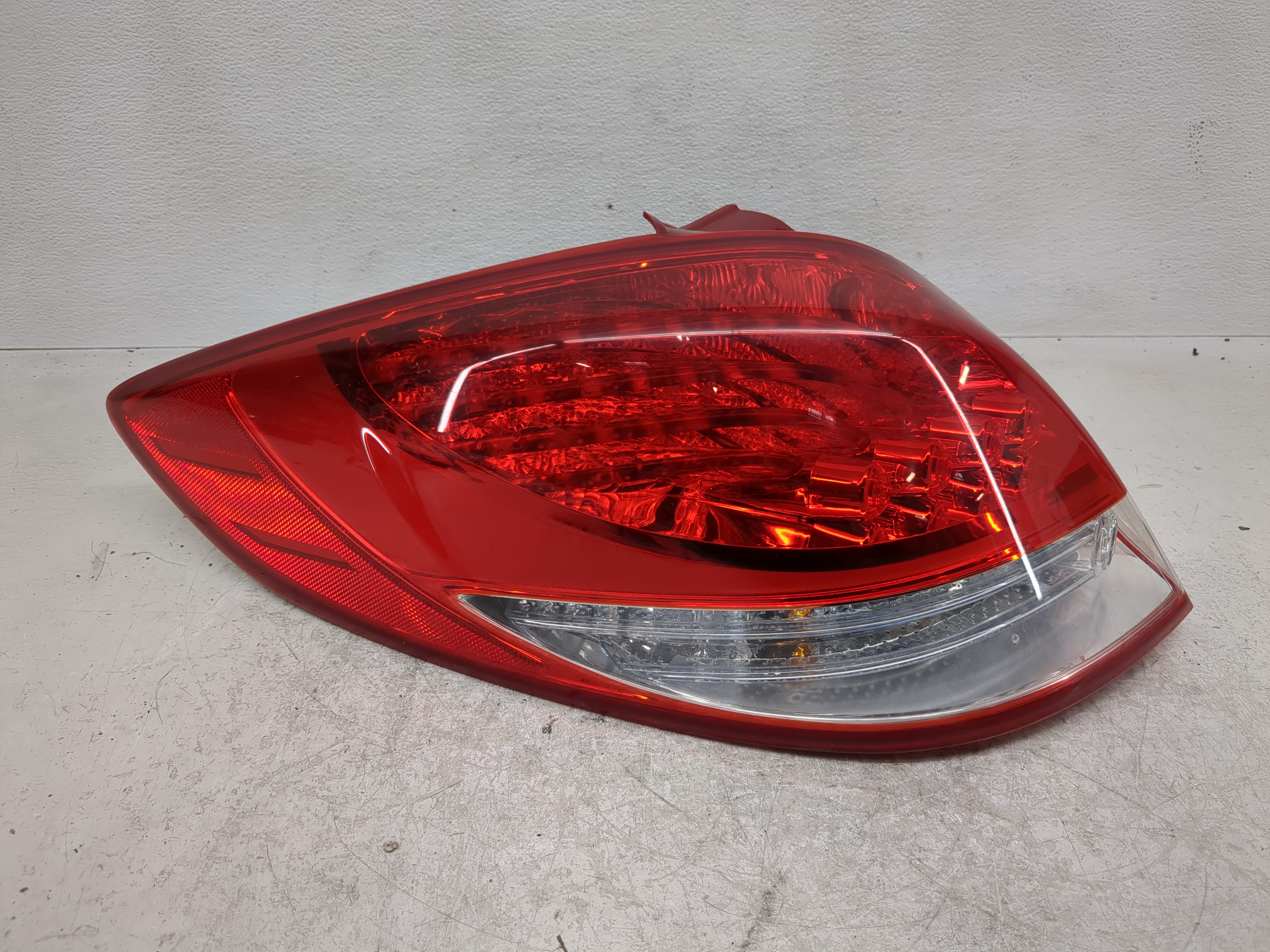 Picture of 2013-2017 Hyundai Veloster Driver Left Side Tail Light Taillight Oem 1196467