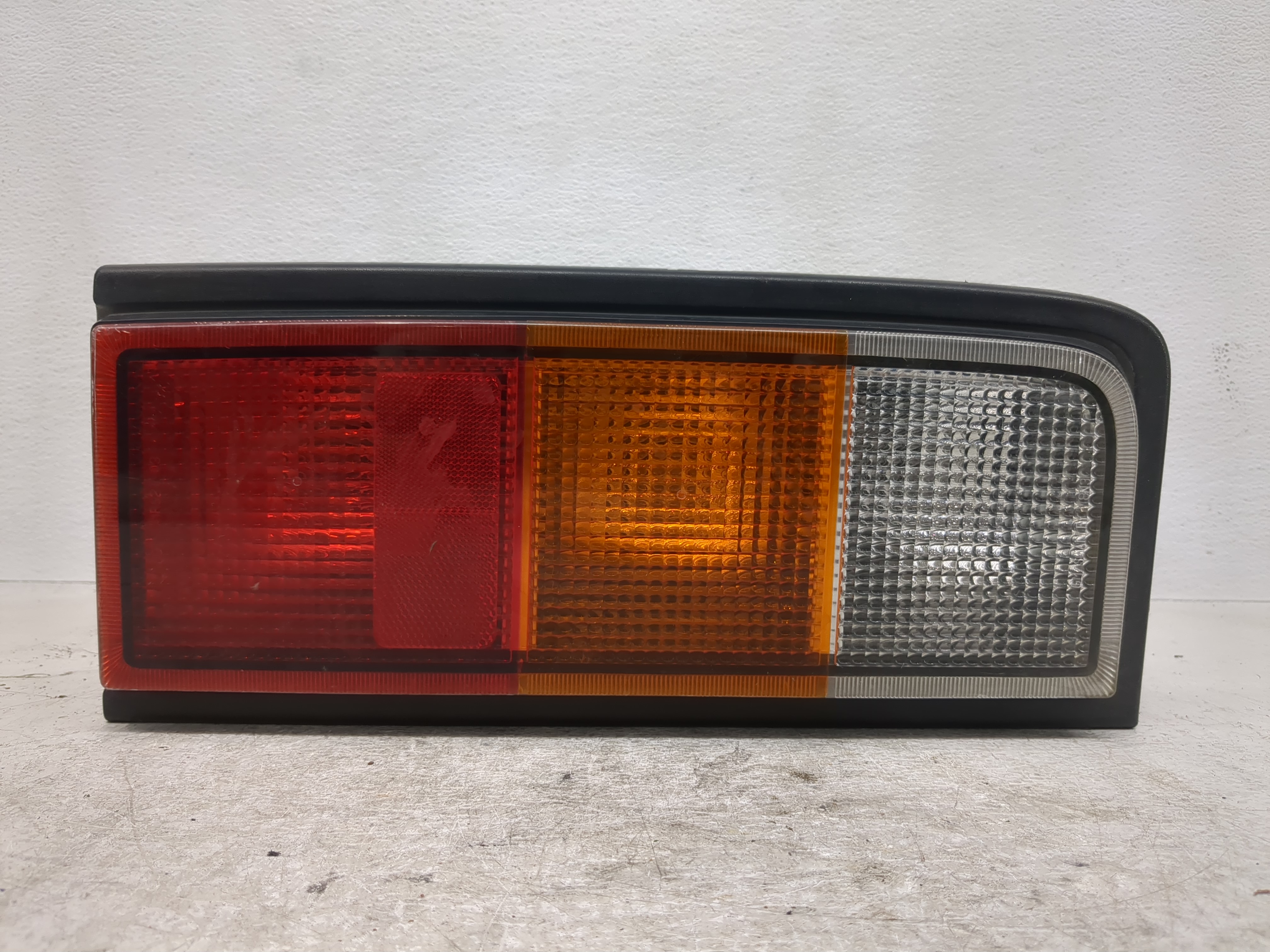 2004 Hummer H2 Passenger Right Side Tail Light Taillight Oem 1196474 - Oemusedautoparts1.com