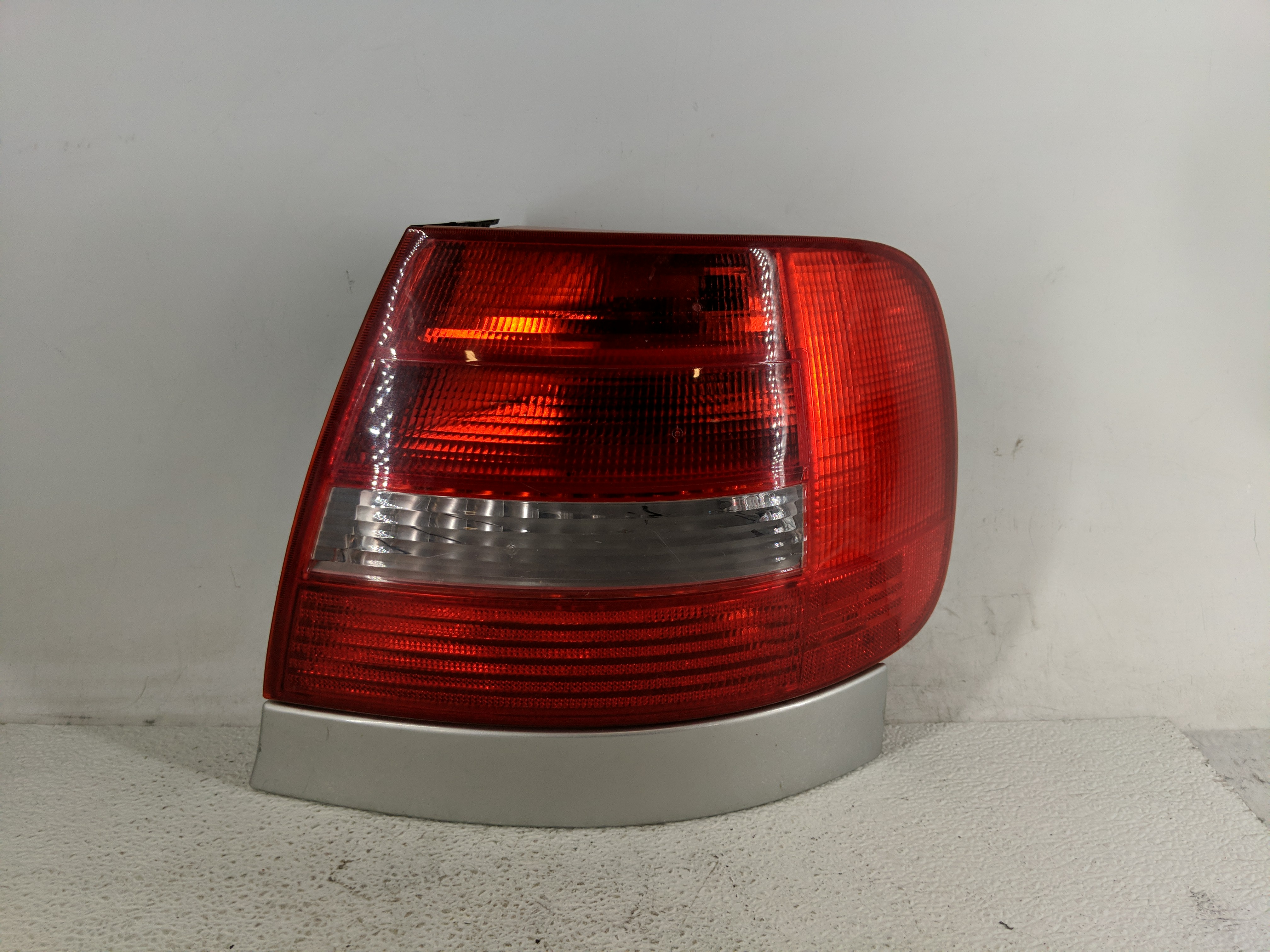 1998-1999 Audi A4 Passenger Right Side Tail Light Taillight Oem 1196478 - Oemusedautoparts1.com
